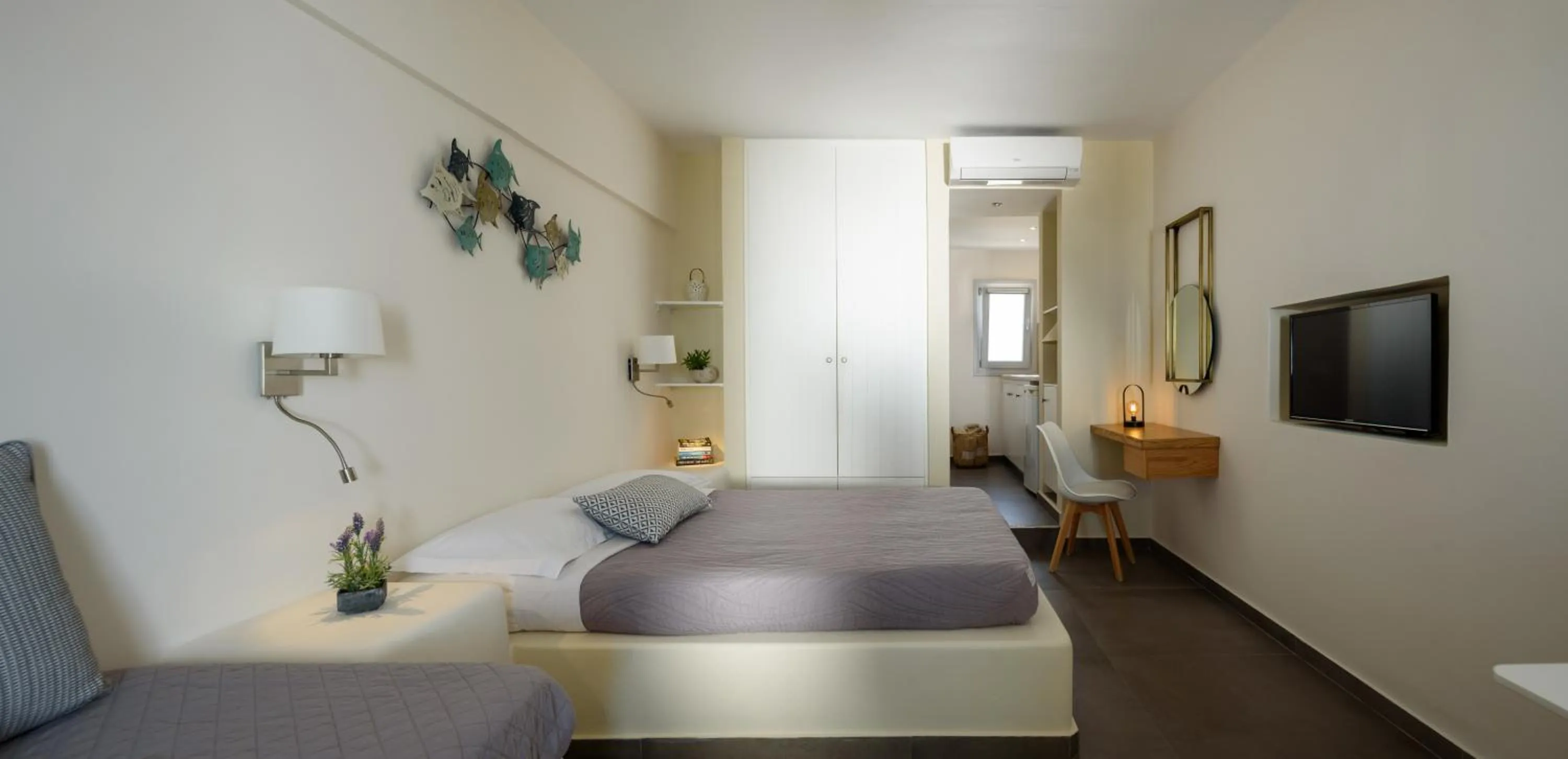 Photo of the whole room, Bed in Strogili