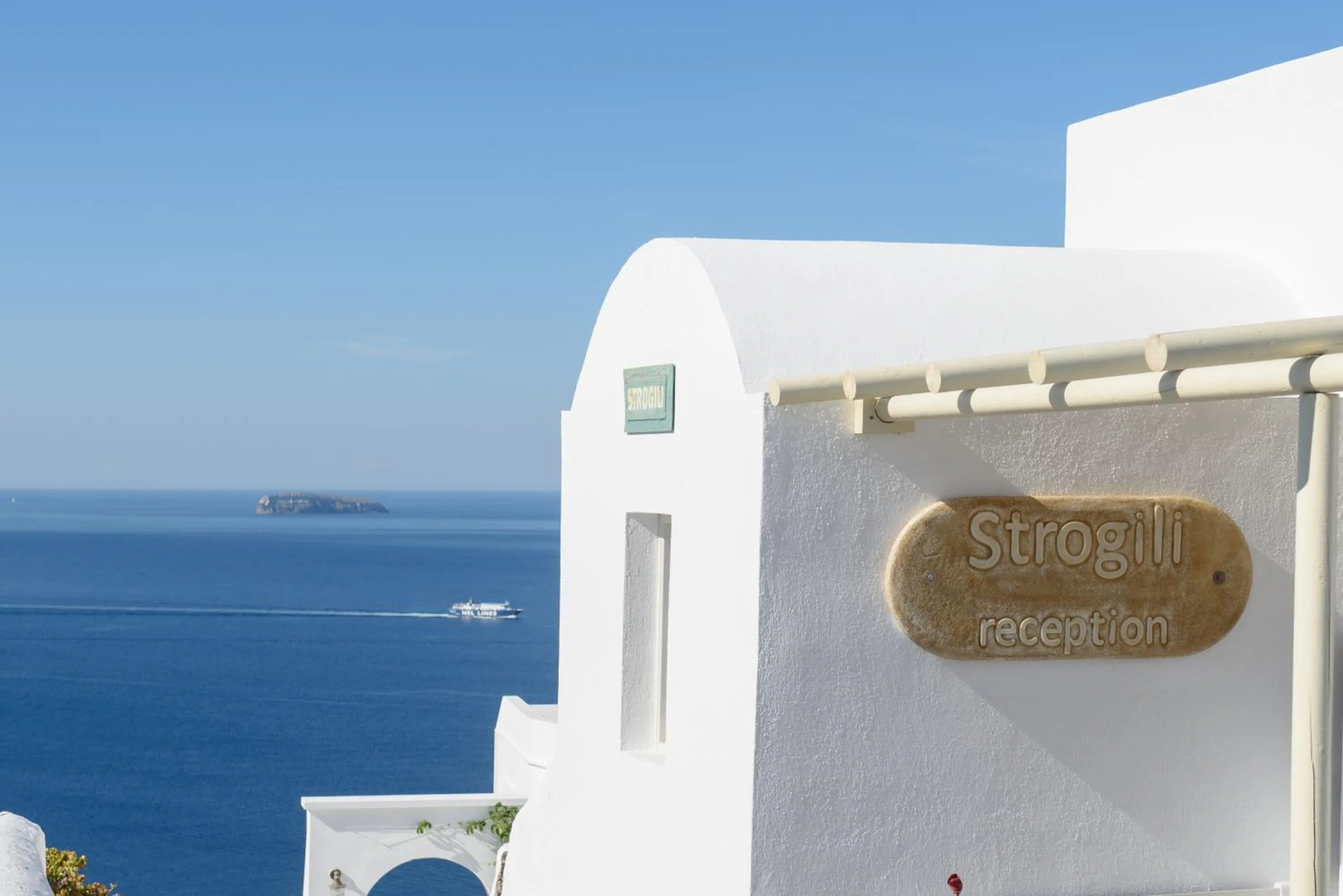 Facade/entrance in Strogili