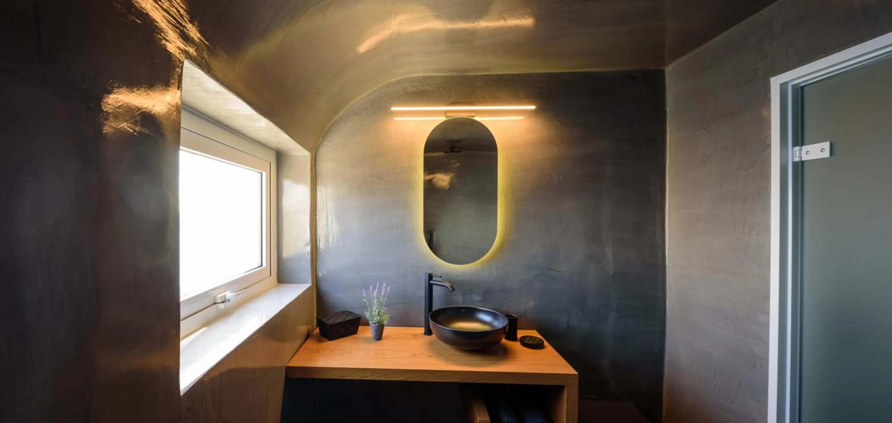 Bathroom in Strogili