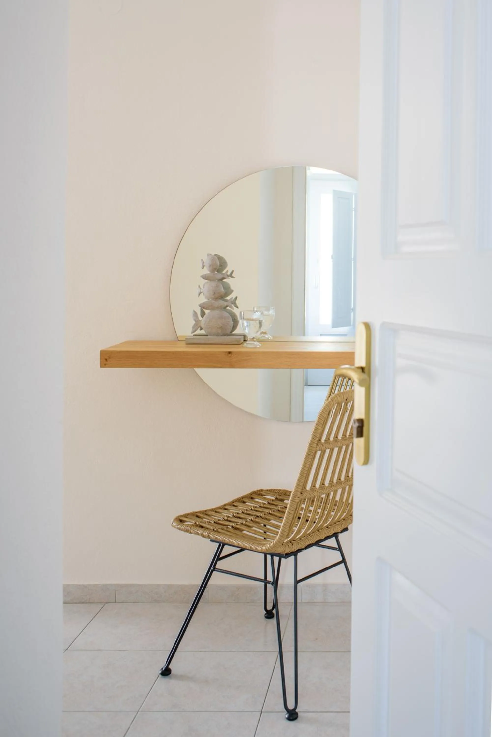 Text overlay in Strogili