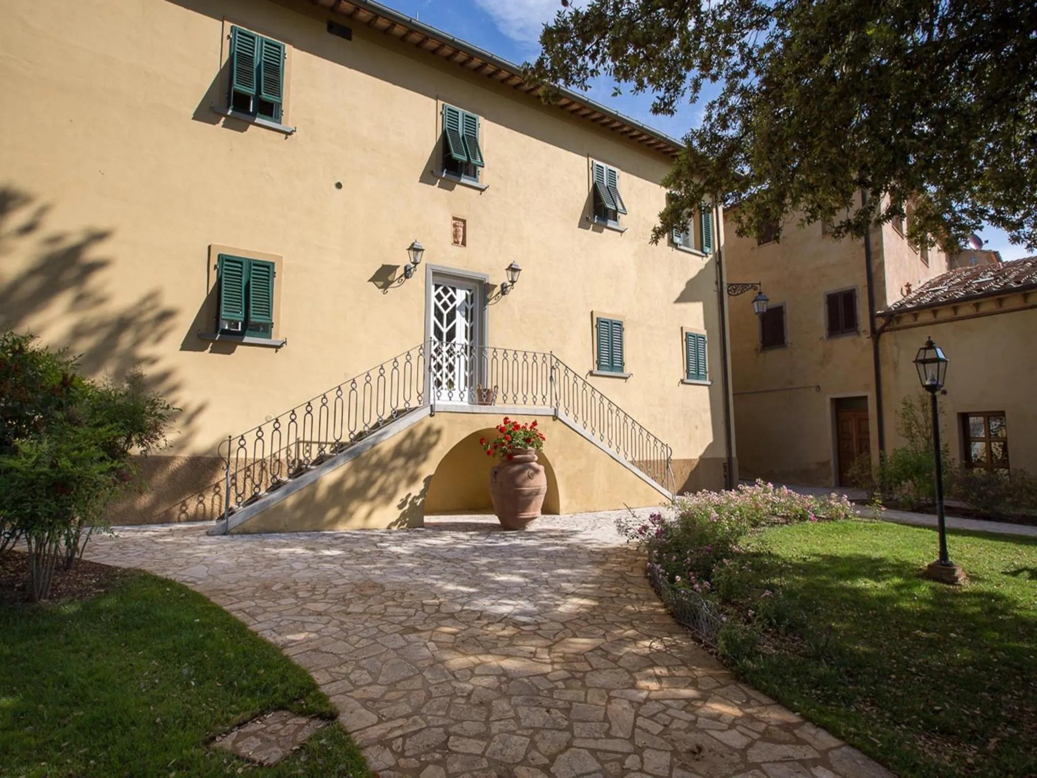 Facade/entrance in Relais Villa Sensano