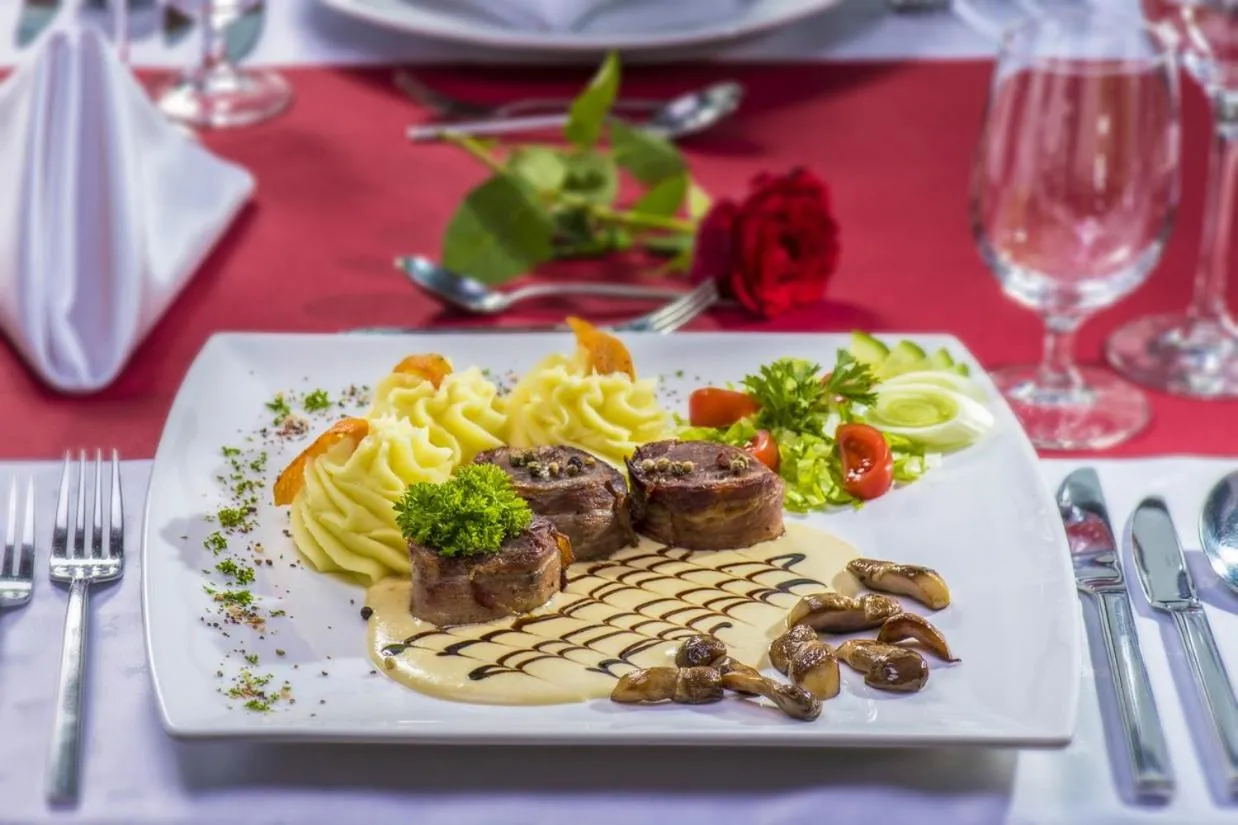 Dinner in Hotel Forest Hills