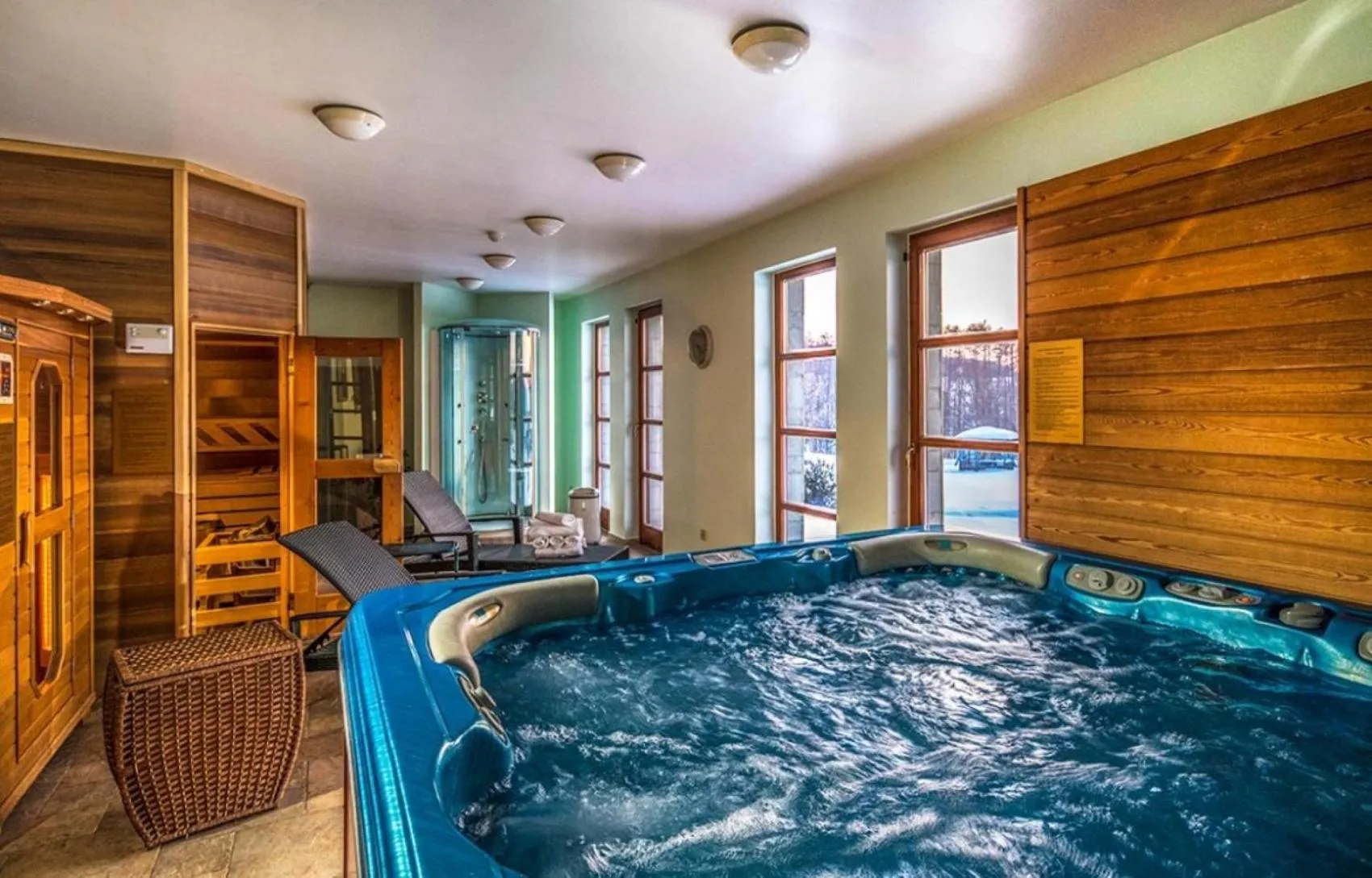 Hot Tub in Hotel Forest Hills