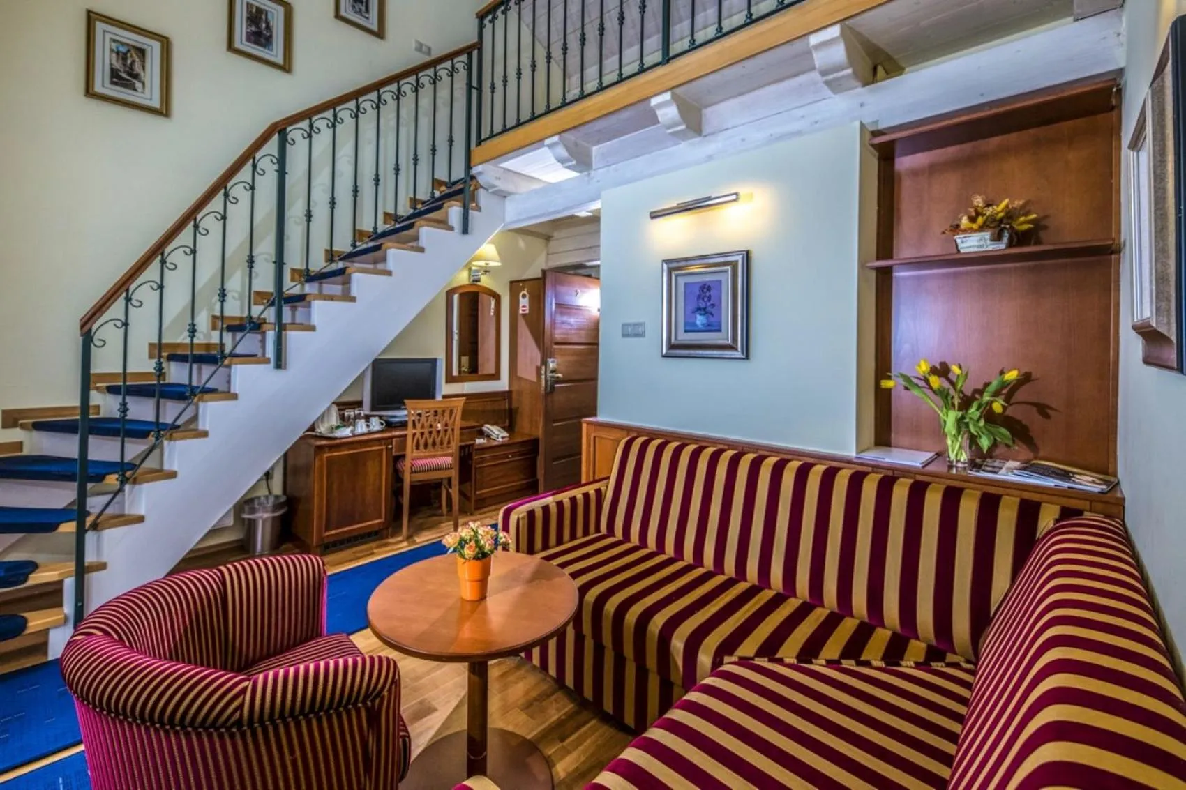 TV and multimedia in Hotel Forest Hills