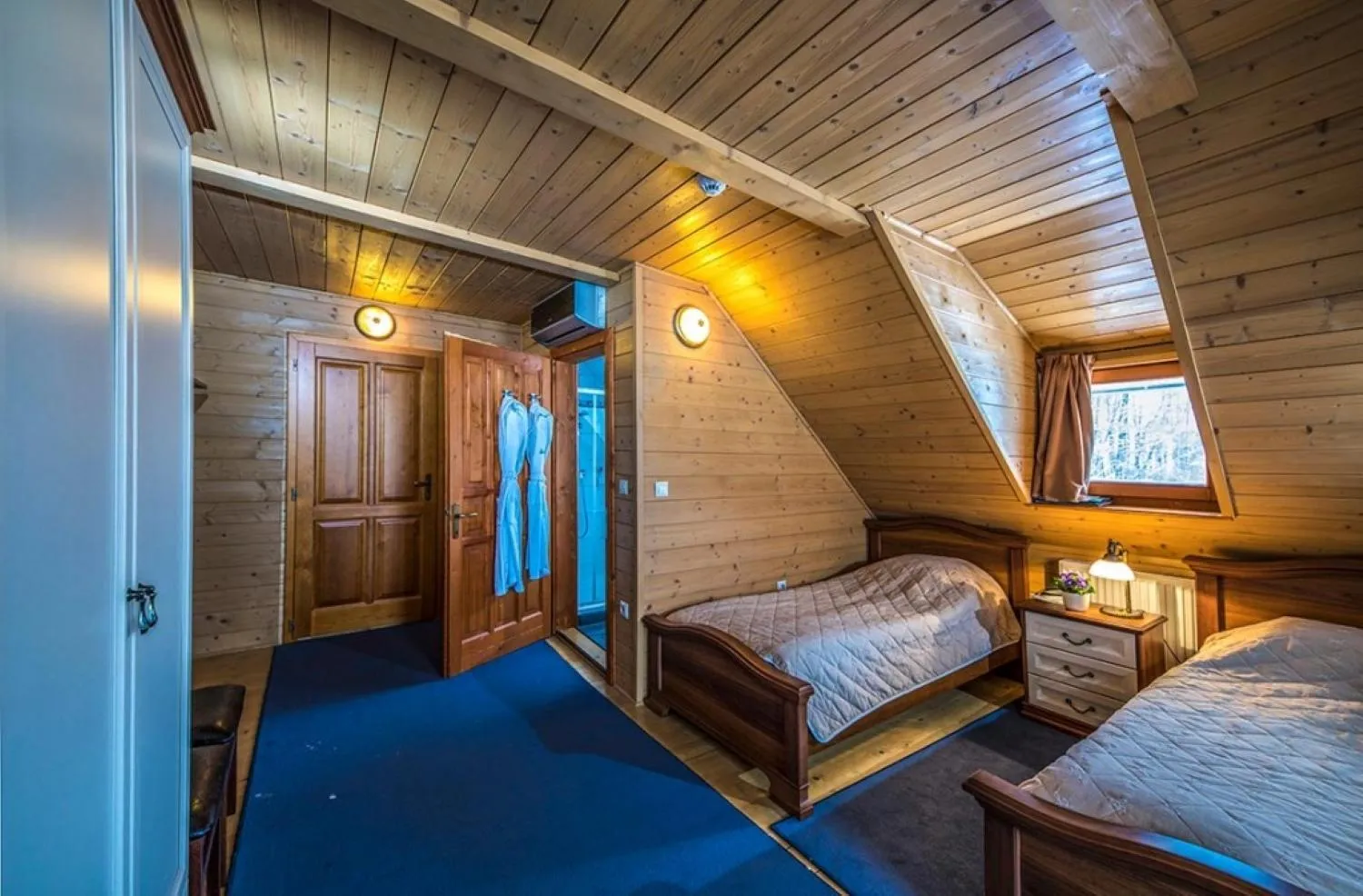 Photo of the whole room in Hotel Forest Hills