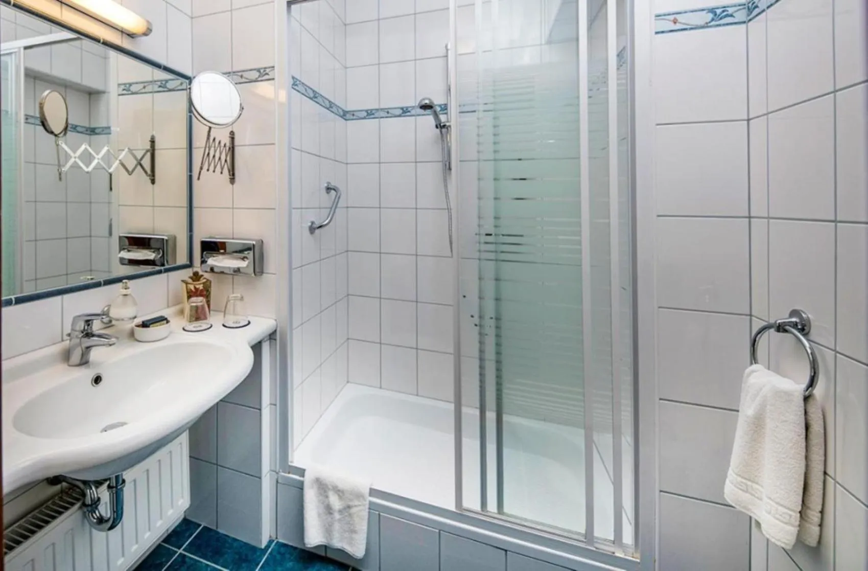 Bathroom in Hotel Forest Hills