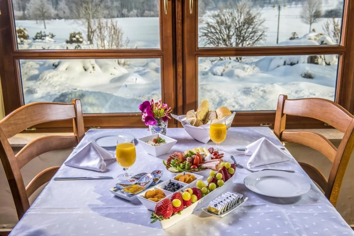 Breakfast in Hotel Forest Hills
