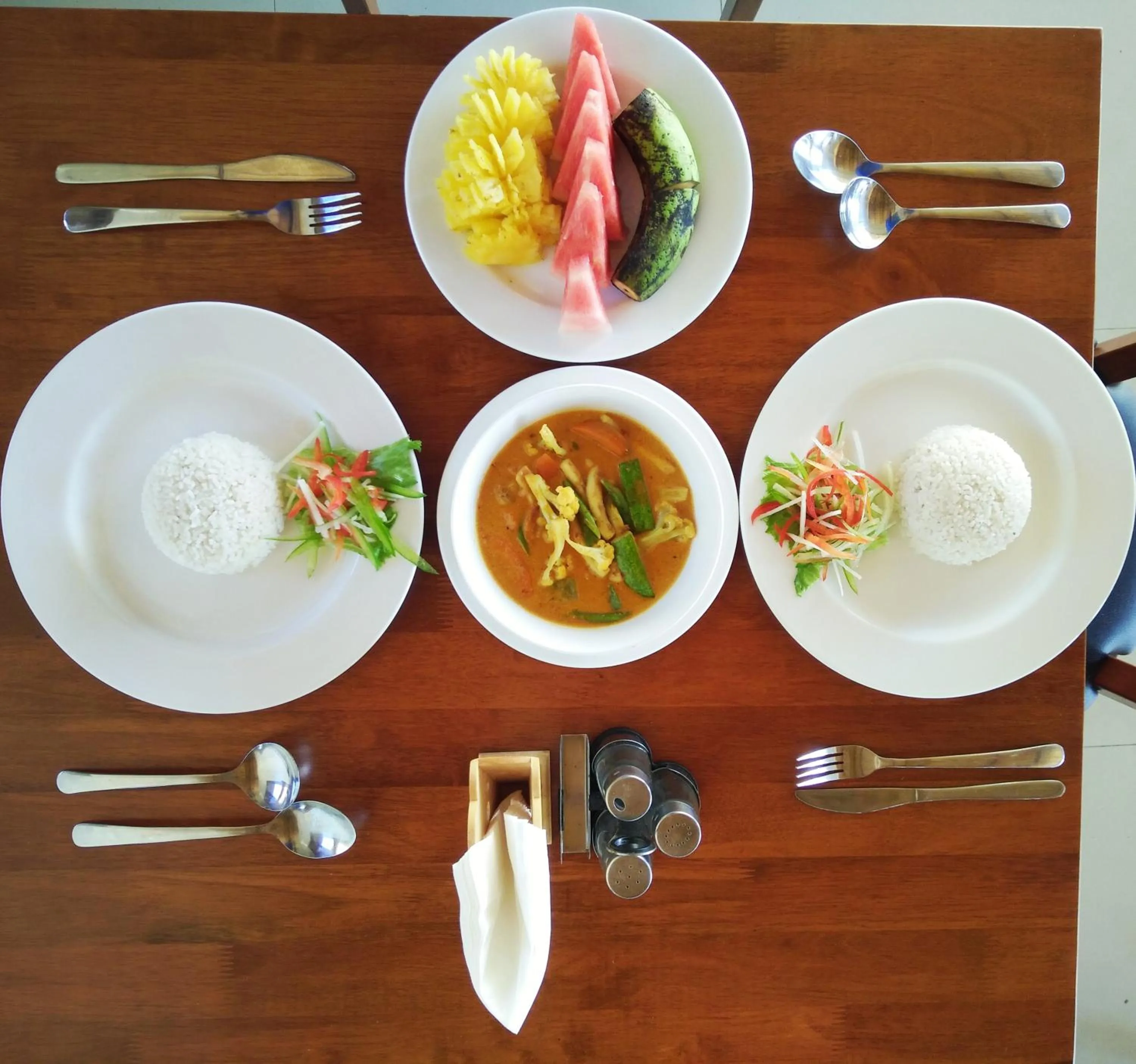 Restaurant/places to eat in Tunak Cottage