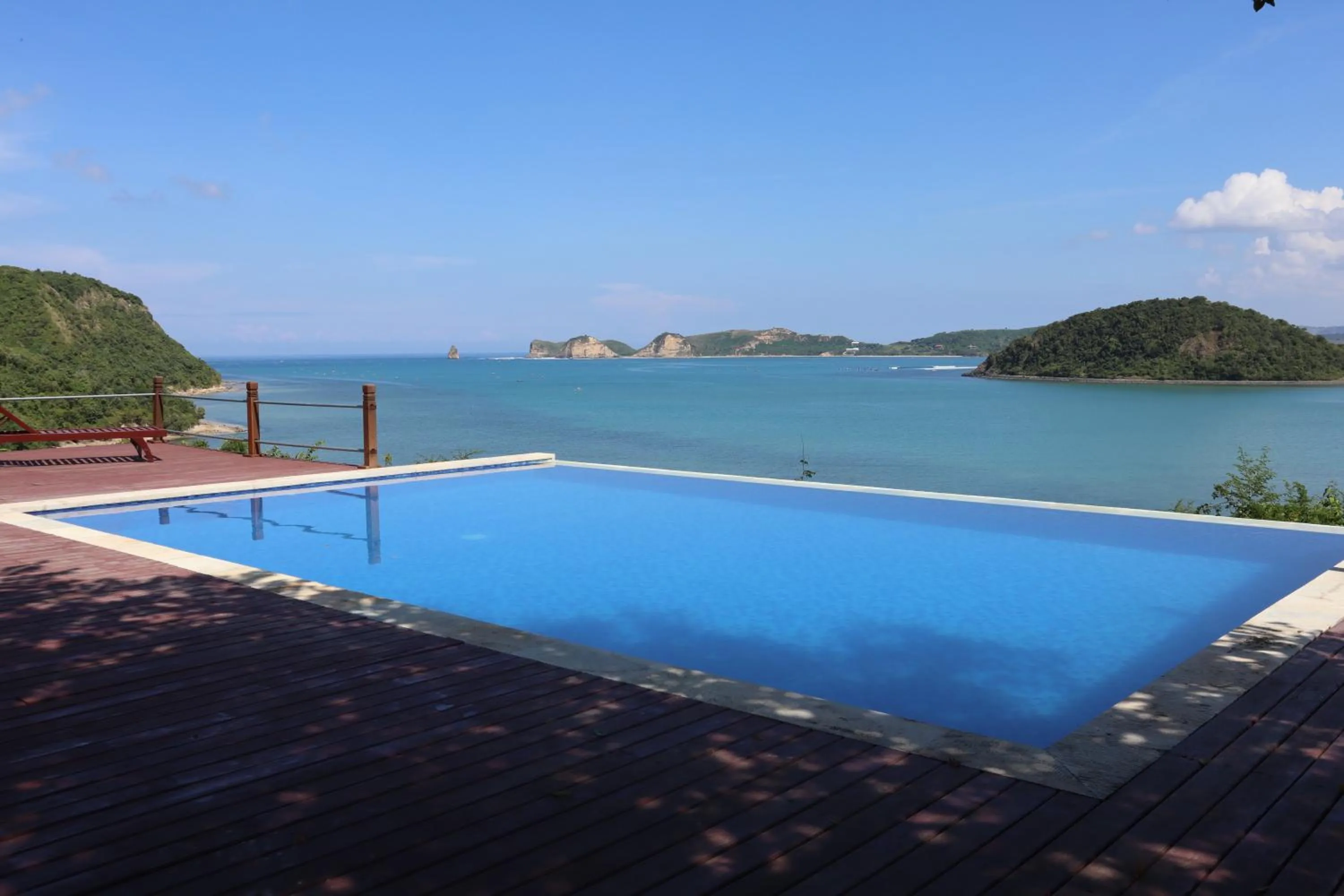 Swimming pool in Tunak Cottage