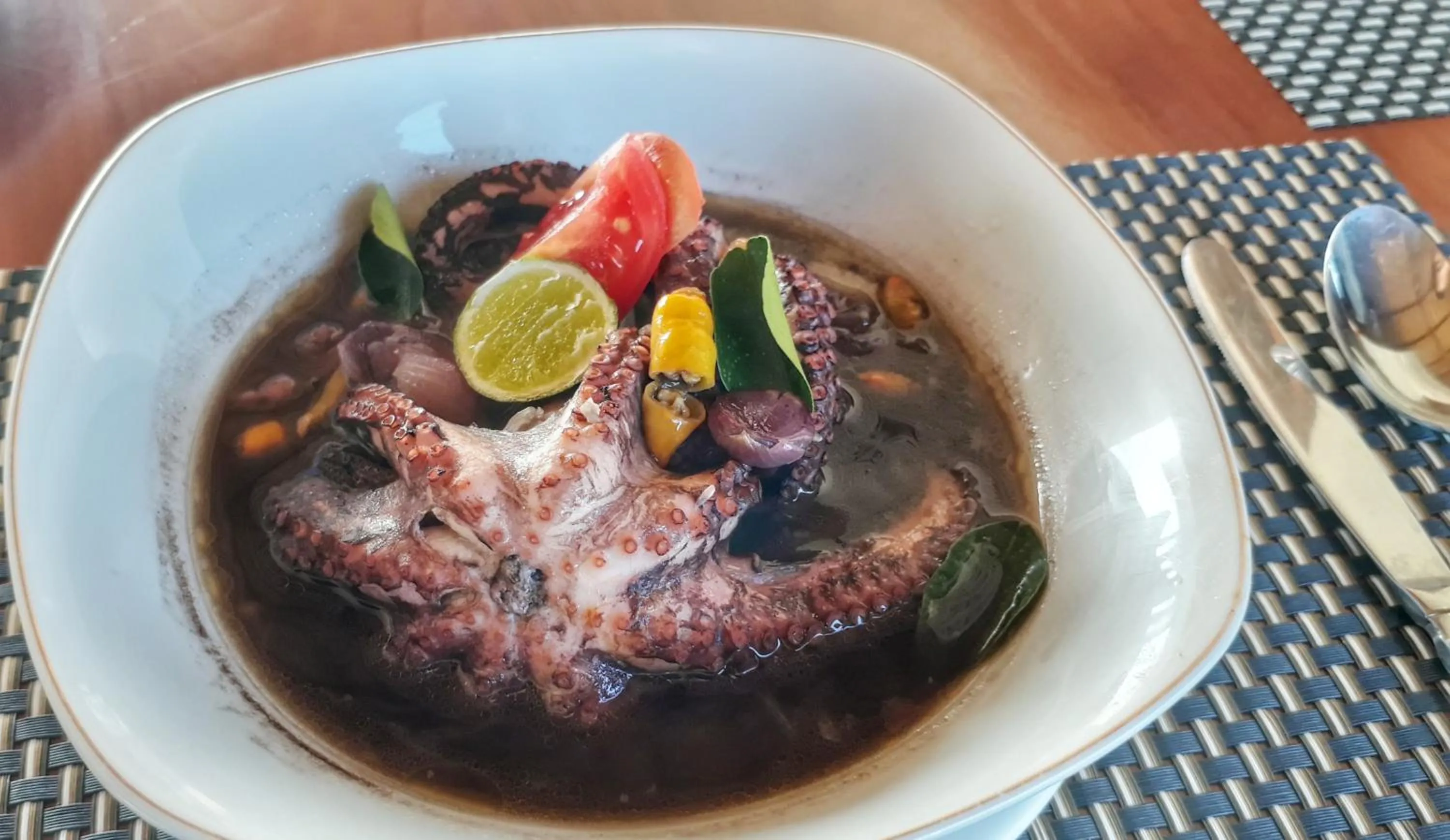 Food and drinks in Tunak Cottage