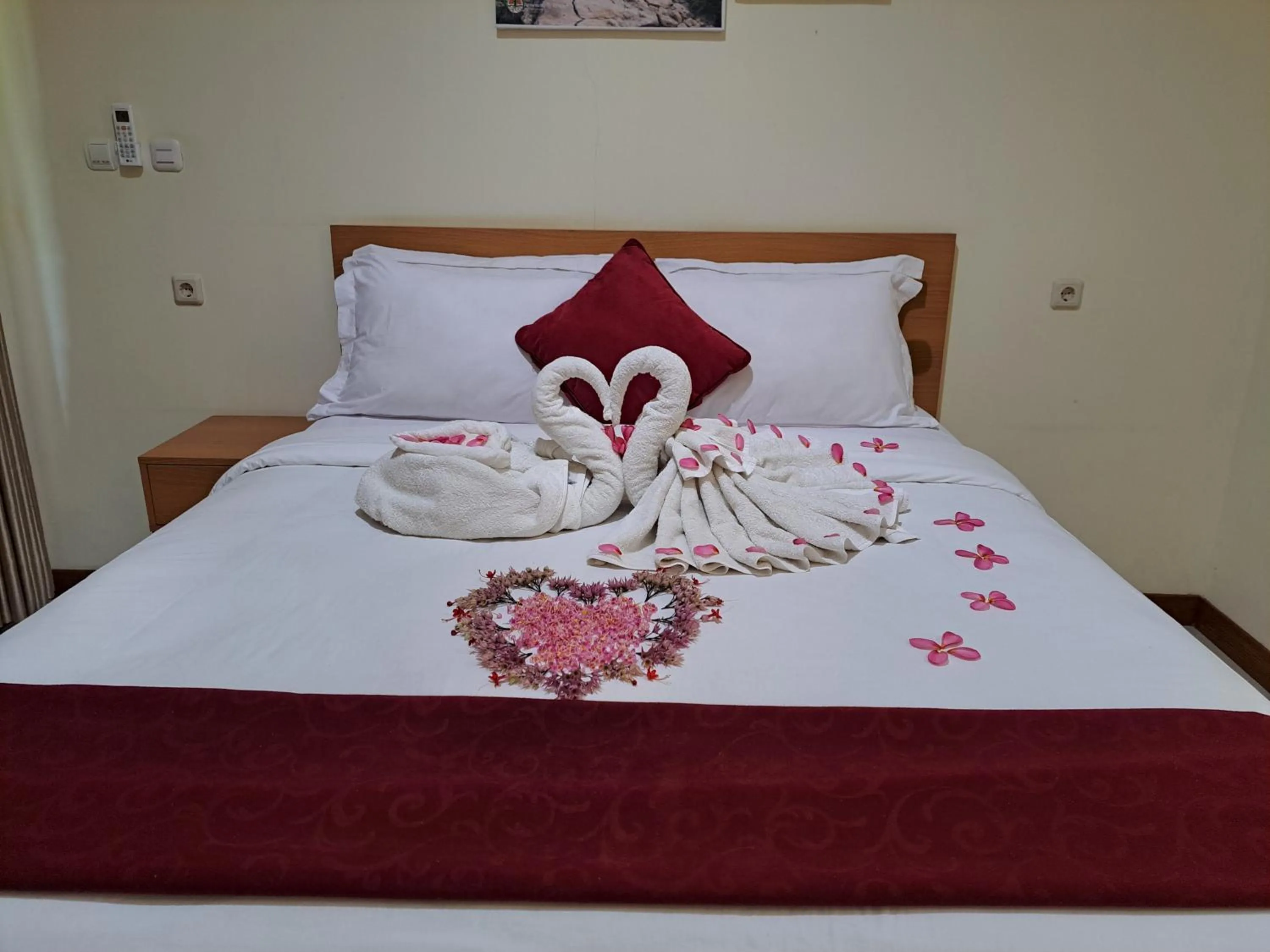 Bed in Tunak Cottage