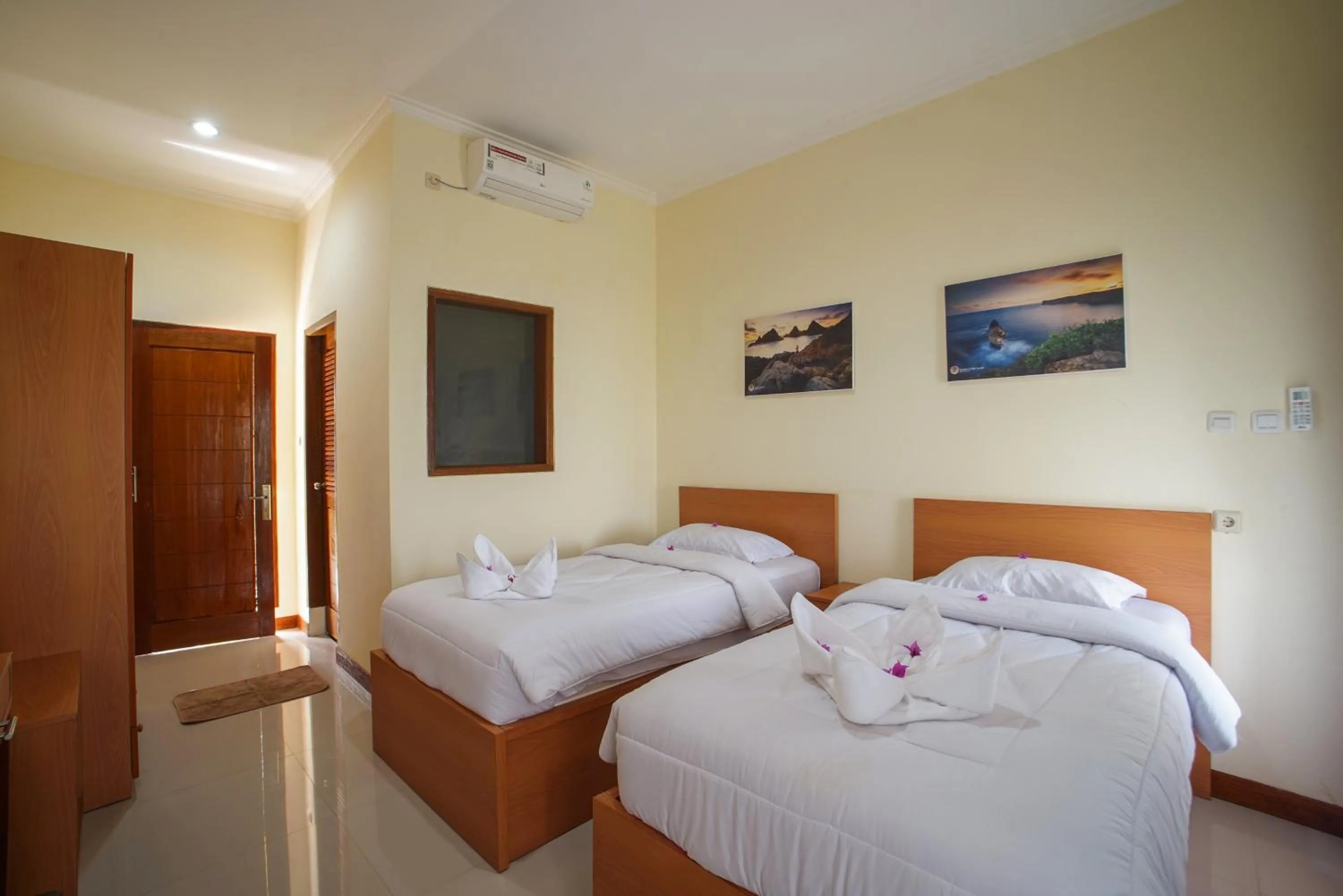 Bed in Tunak Cottage