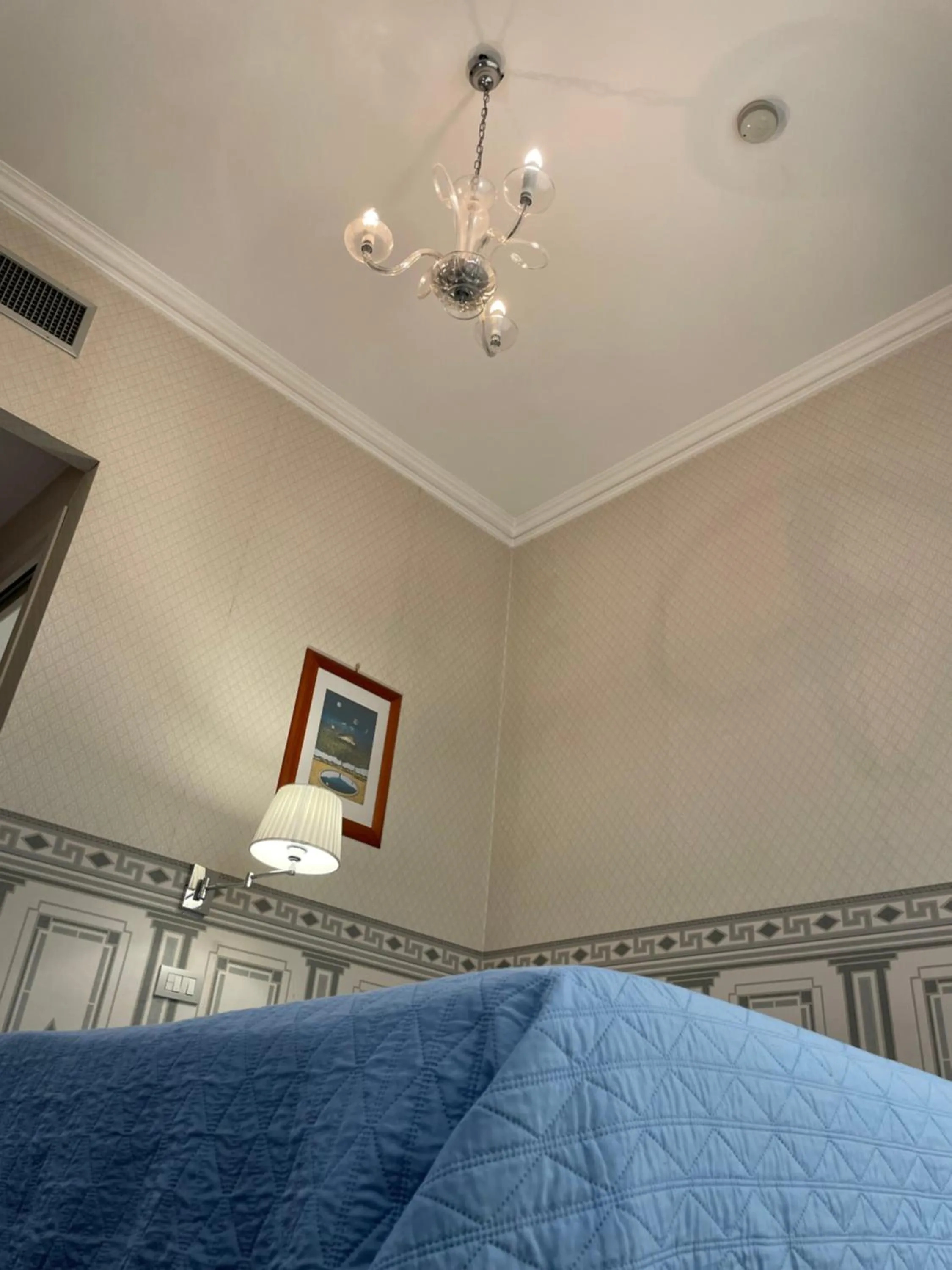 Photo of the whole room in City Hall