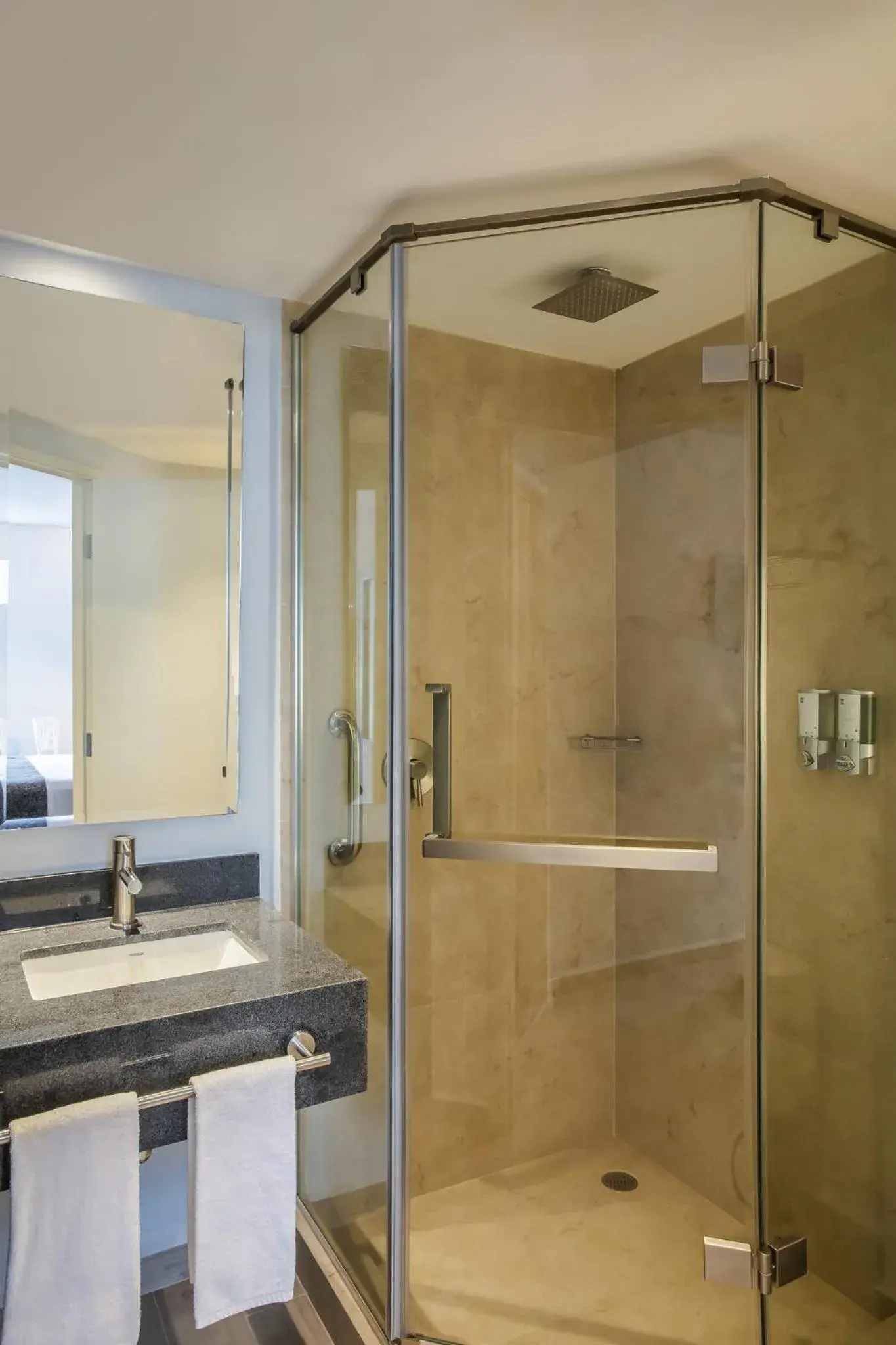 Bathroom in One Monterrey Tecnologico Bathroom in One Monterrey Tecnologico