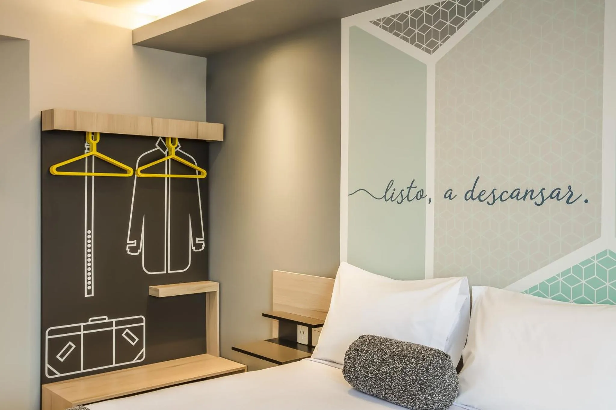 Photo of the whole room, Bed in One Monterrey Tecnologico