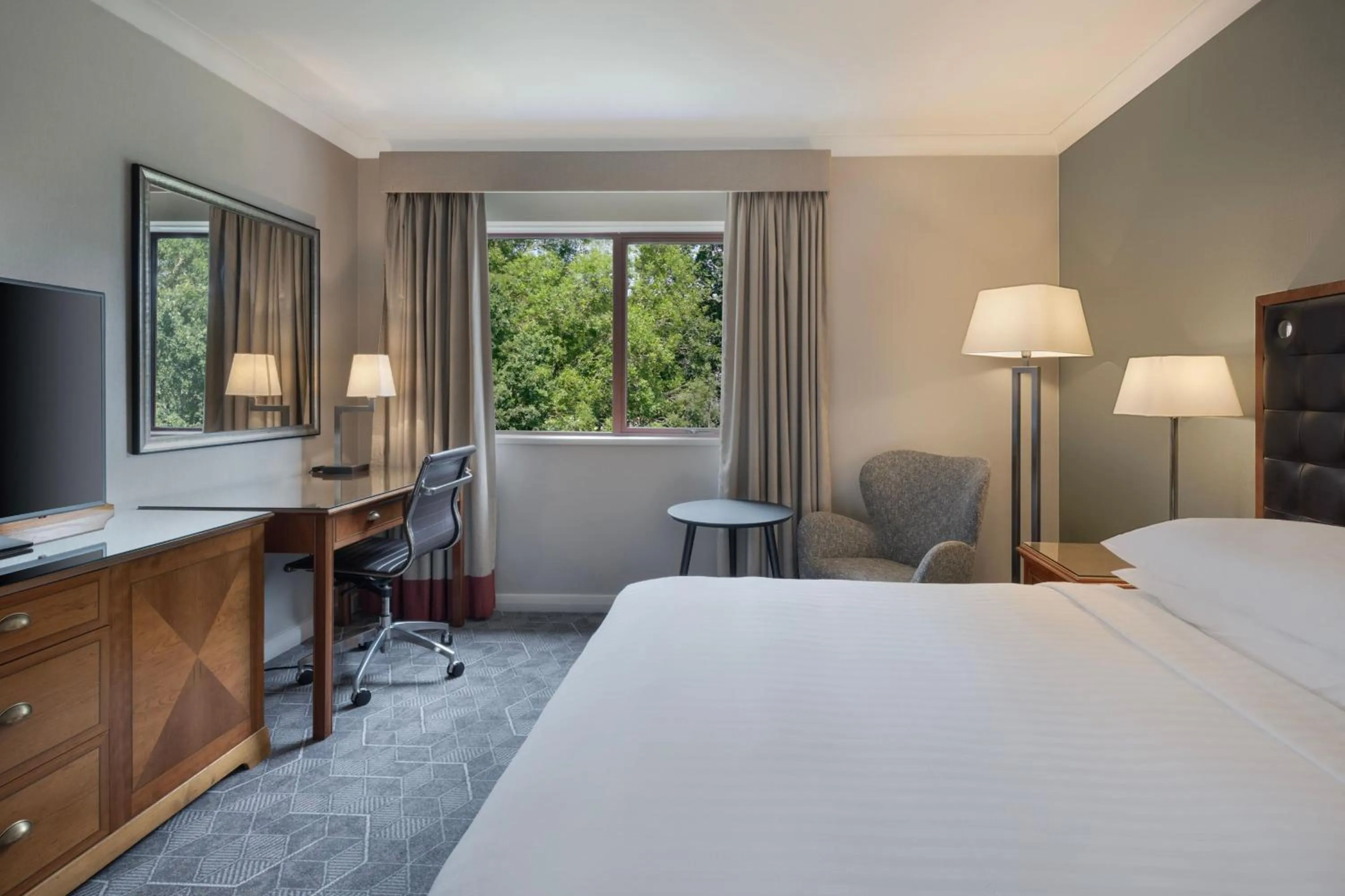 Photo of the whole room, Bed in Delta Hotels by Marriott Waltham Abbey