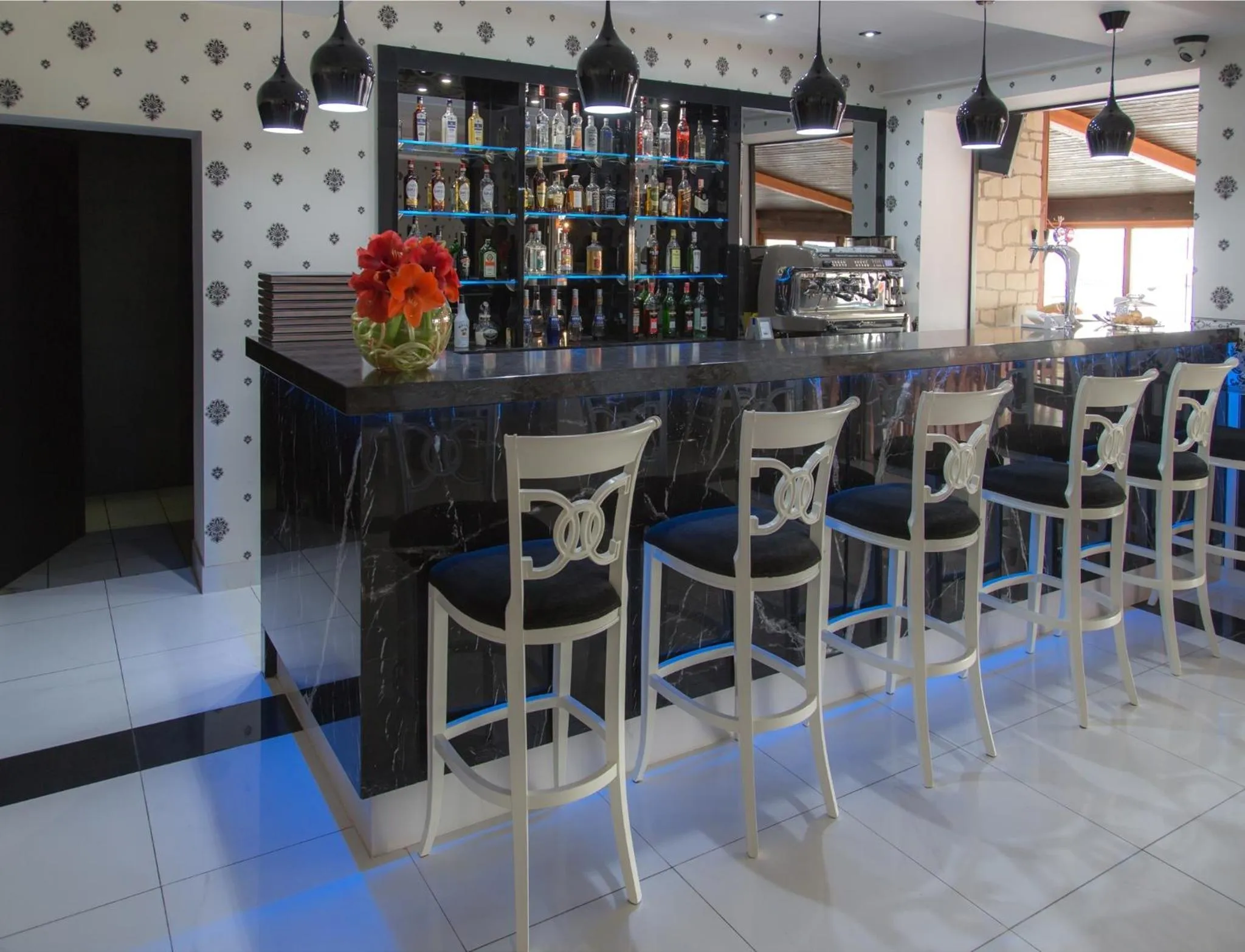 Restaurant/places to eat in Hotel Imperial Residence