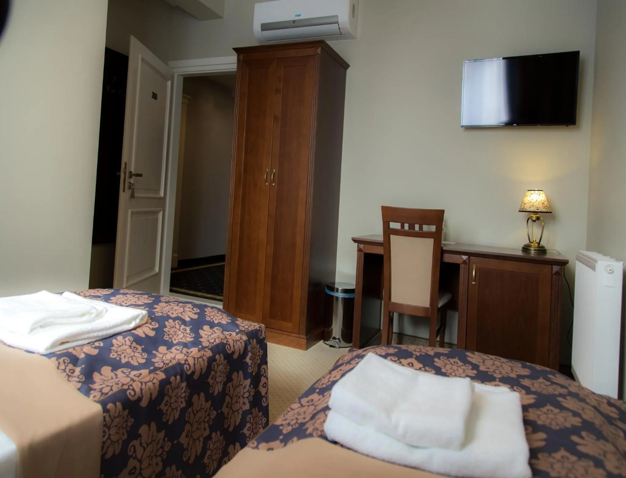 Photo of the whole room, Bed in Hotel Imperial Residence