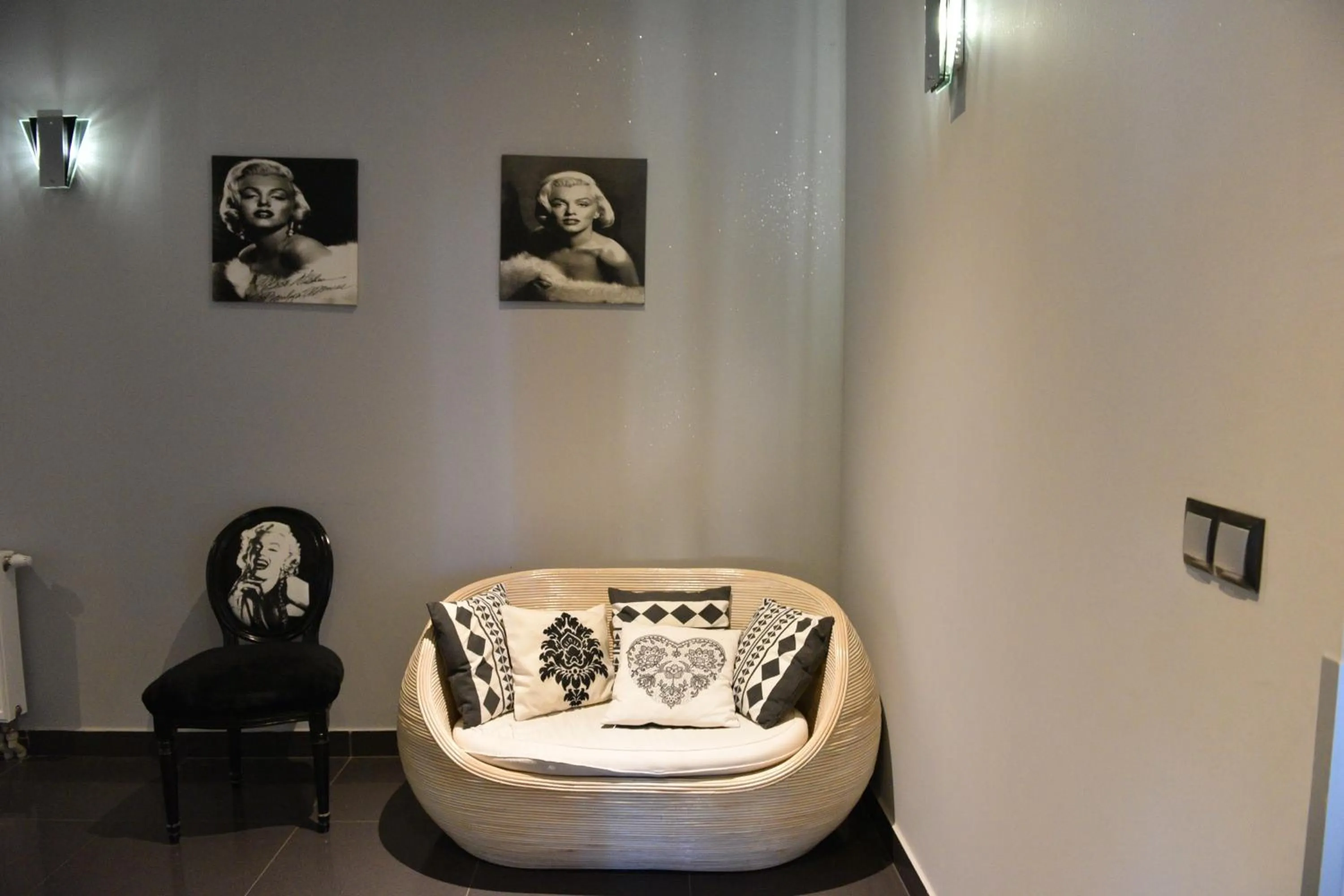 Seating area in Hotel Imperial Residence