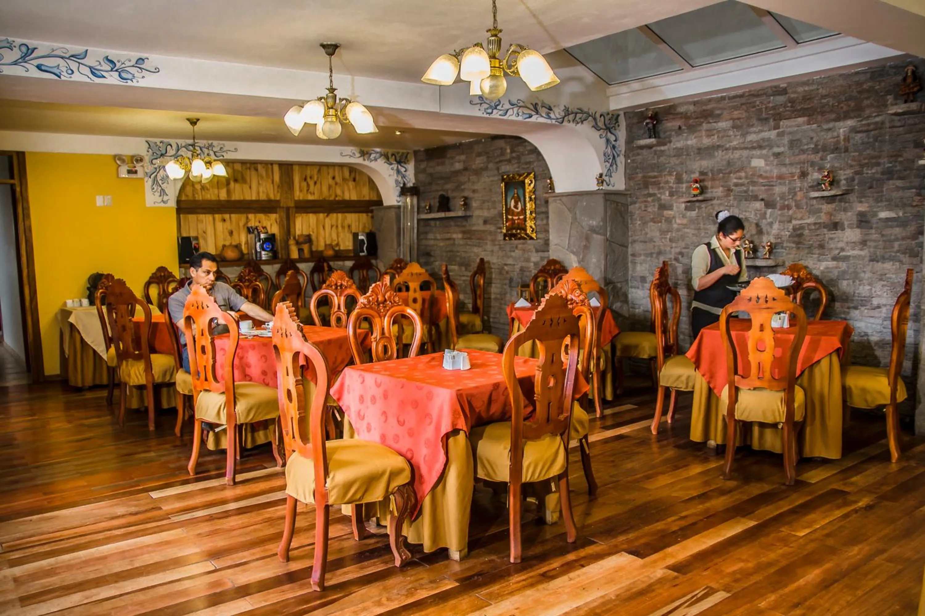 Restaurant/places to eat in Hotel Warari