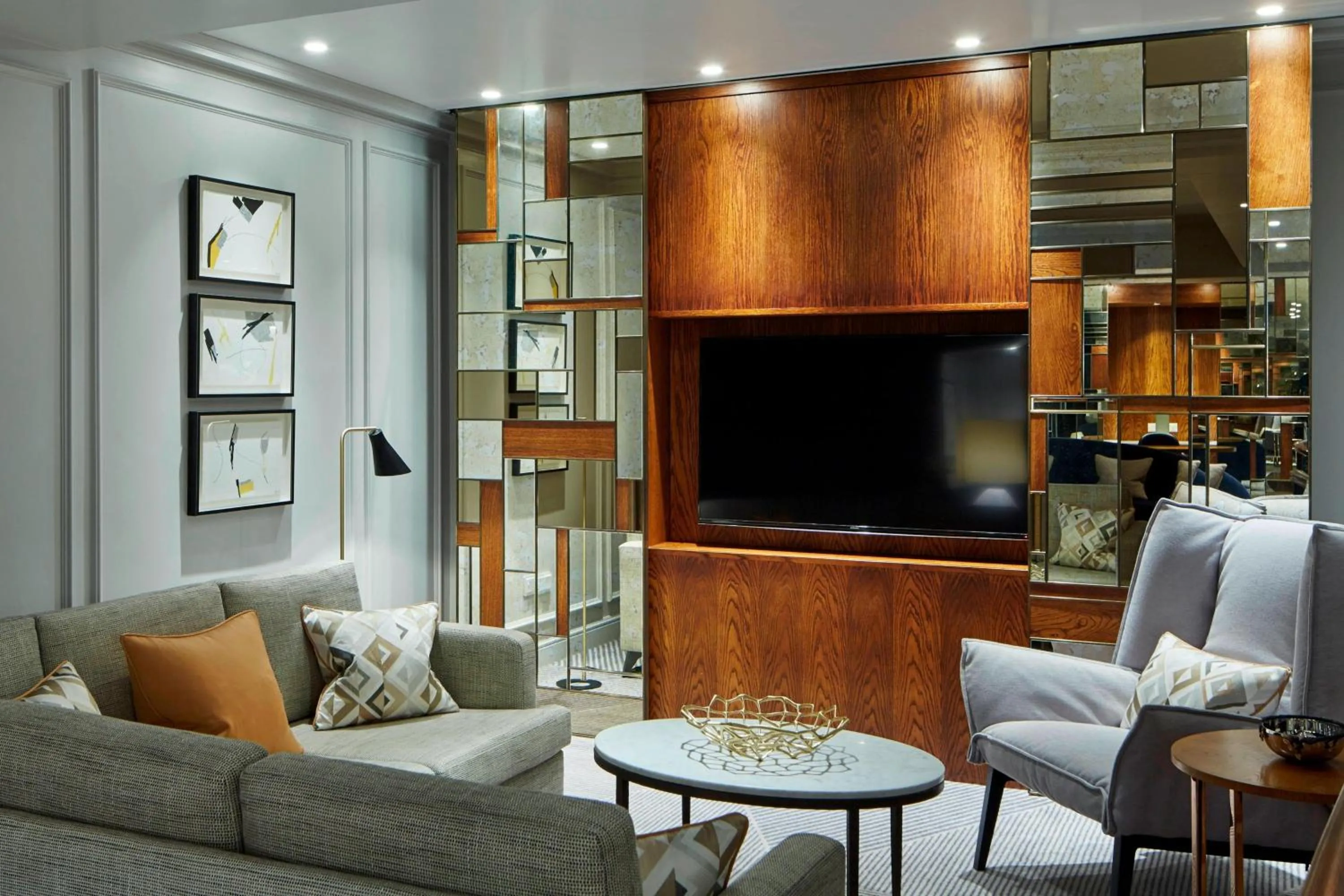 Photo of the whole room in London Marriott Hotel County Hall