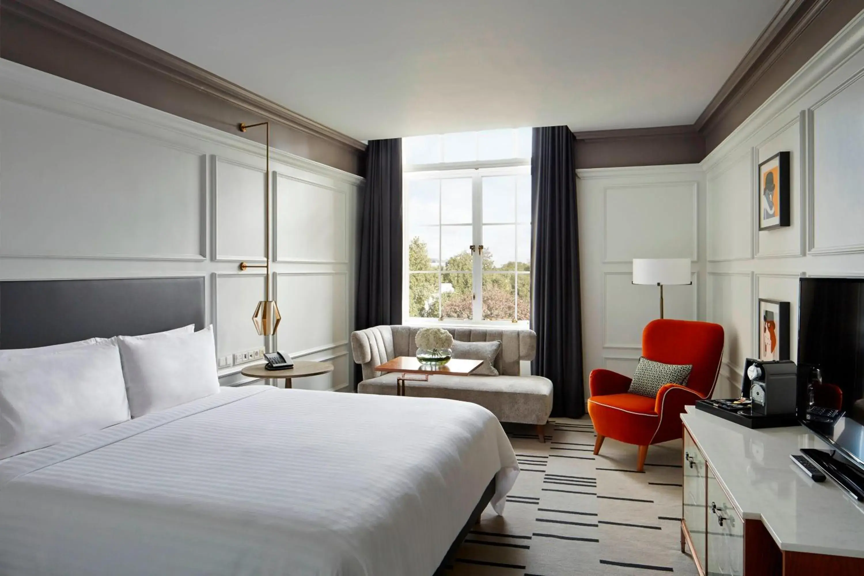 Deluxe King Room in London Marriott Hotel County Hall Deluxe King Room in London Marriott Hotel County Hall