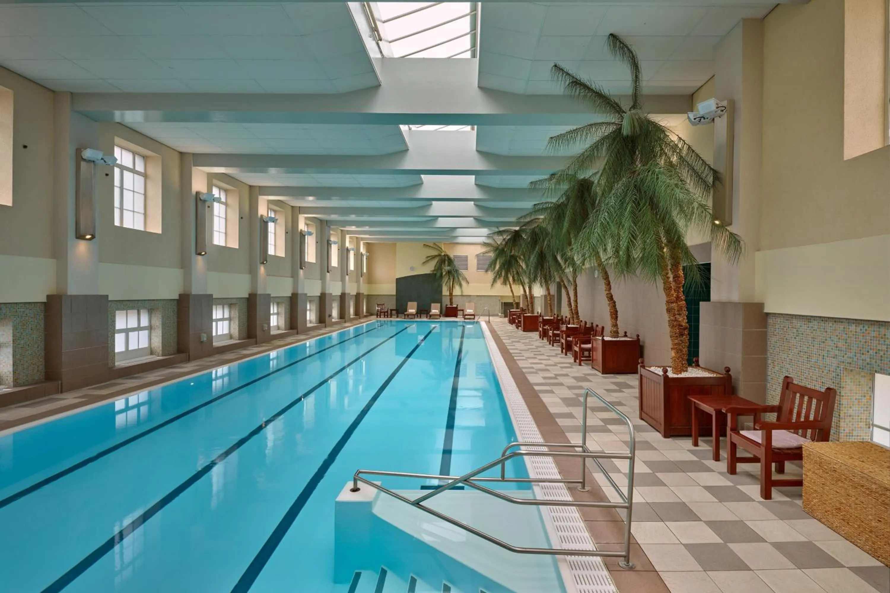 Swimming pool in London Marriott Hotel County Hall