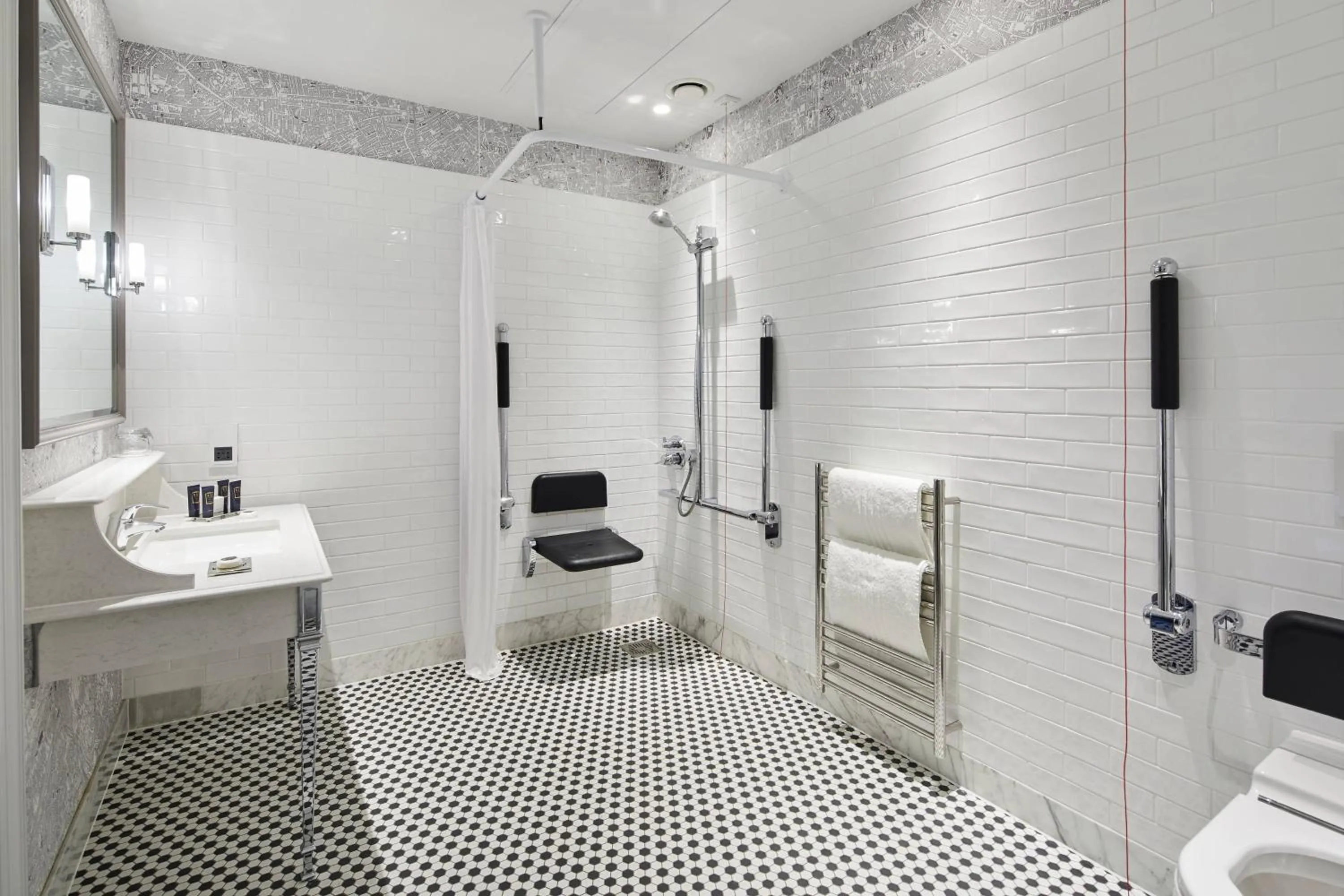 Bathroom in London Marriott Hotel County Hall