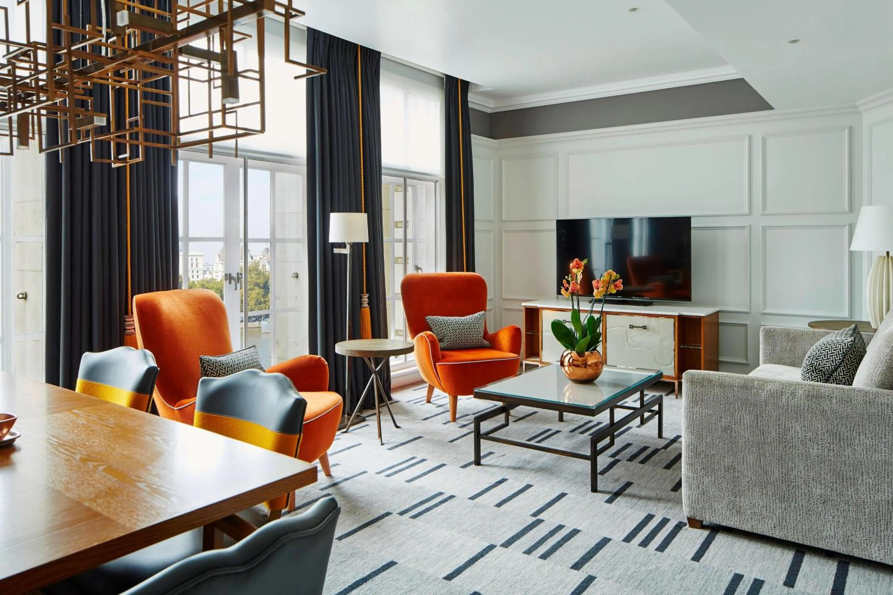 Living room in London Marriott Hotel County Hall