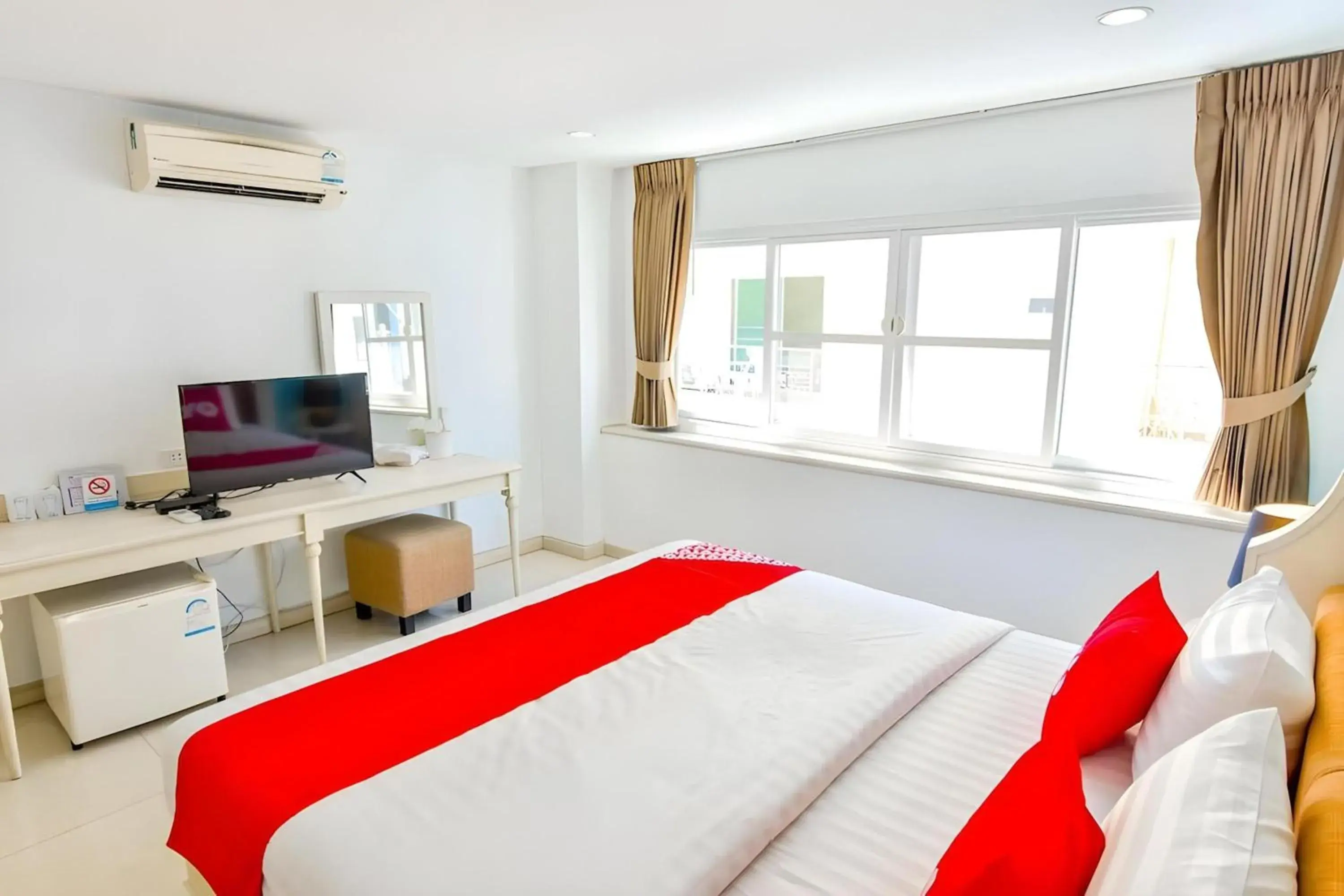 Photo of the whole room, Bed in OYO 394 Nana Beach Cha Am Photo of the whole room, Bed in OYO 394 Nana Beach Cha Am