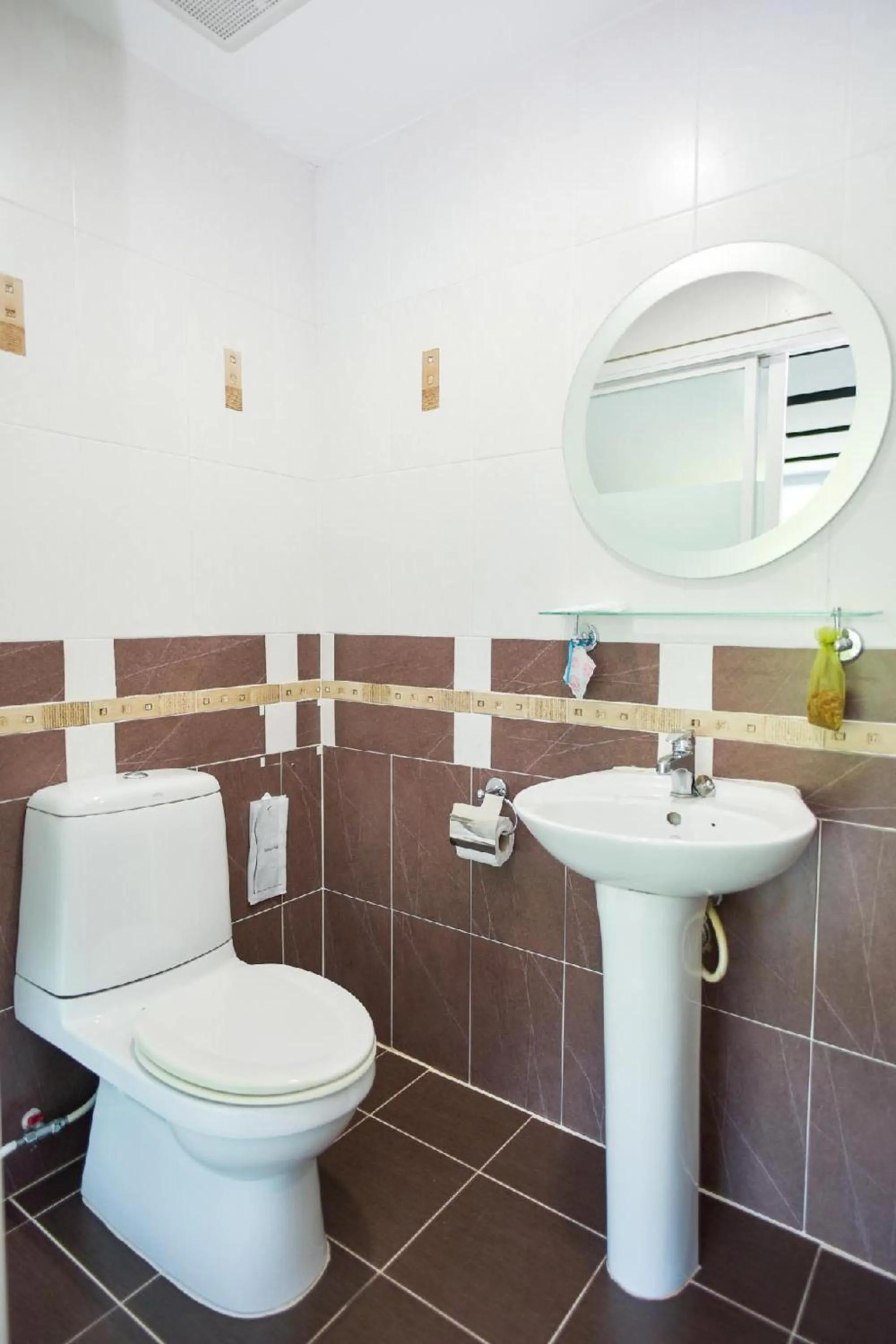 Bathroom in OYO 394 Nana Beach Cha Am