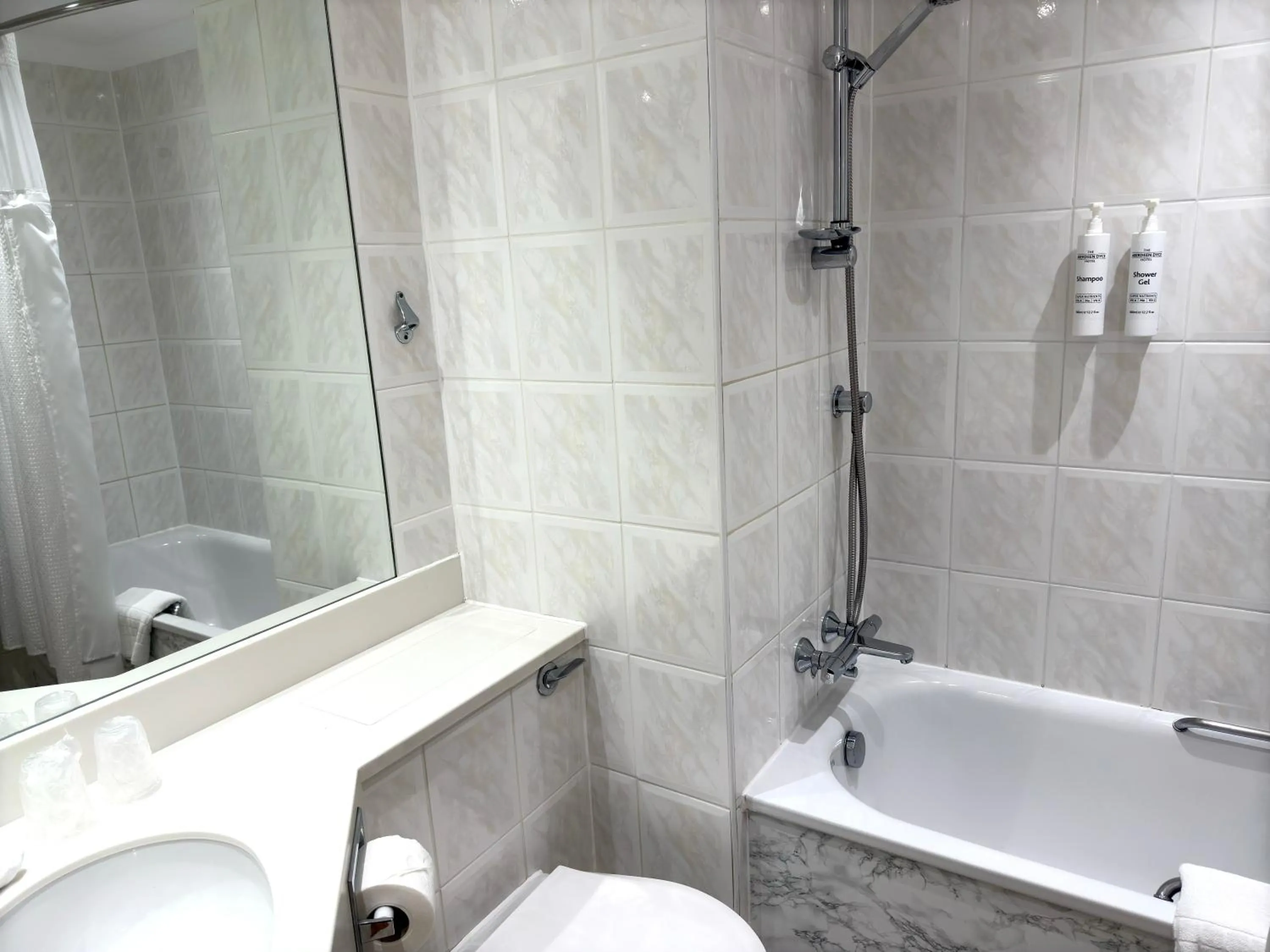 Bathroom in The Aberdeen Dyce Hotel