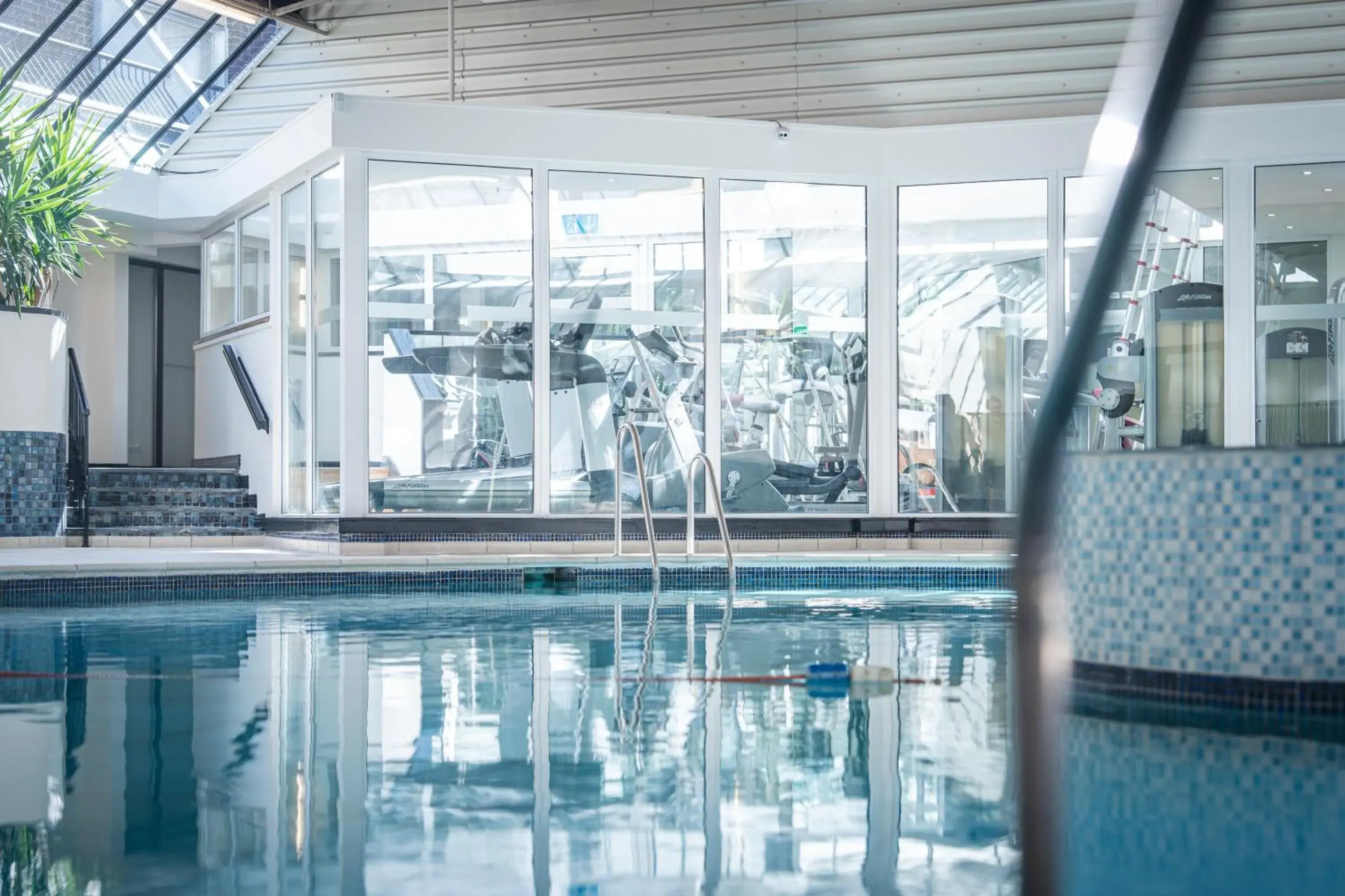 Swimming pool in The Aberdeen Dyce Hotel Swimming pool in The Aberdeen Dyce Hotel