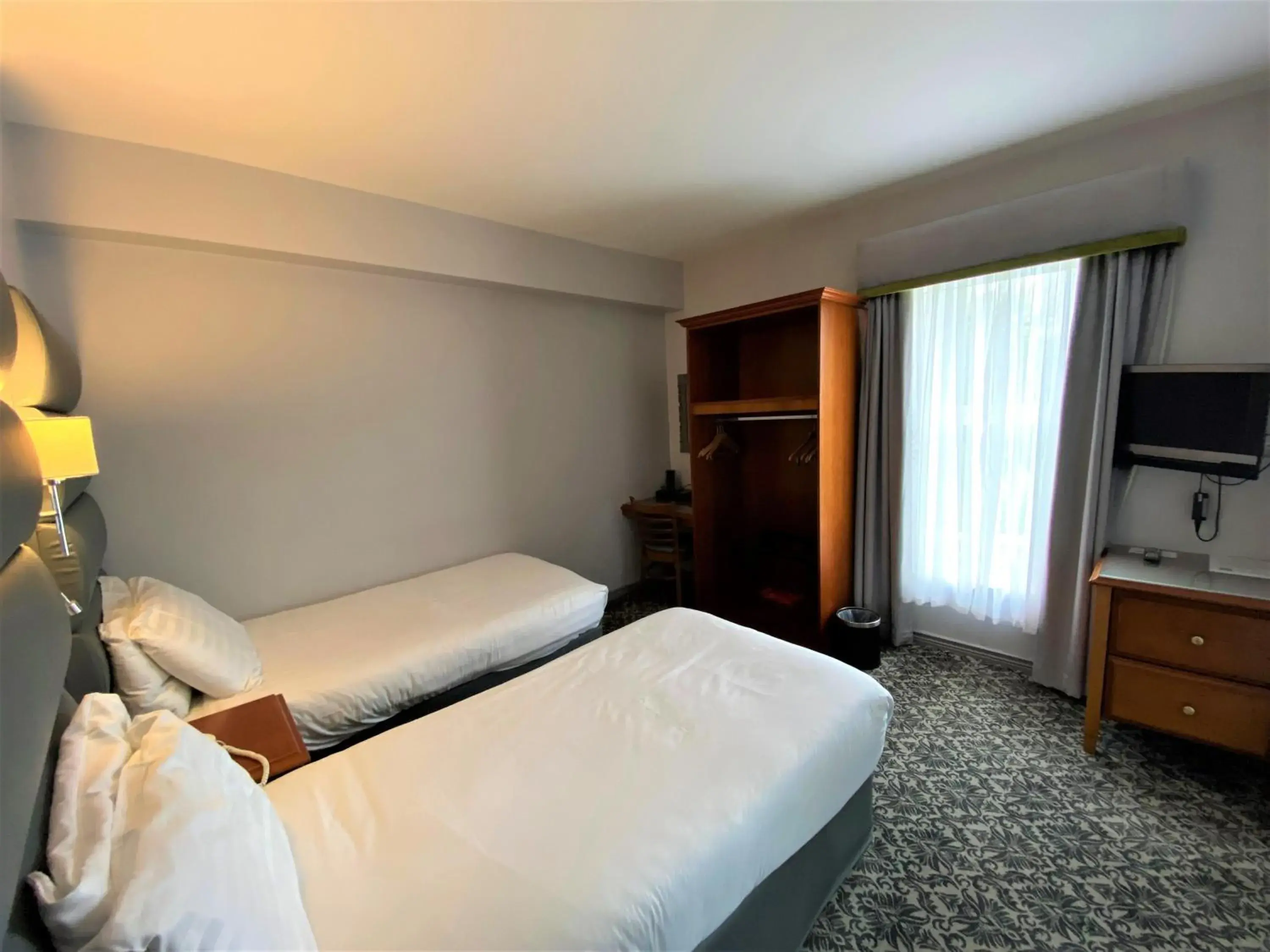 Twin Room in Lake of Shadows Hotel Twin Room in Lake of Shadows Hotel