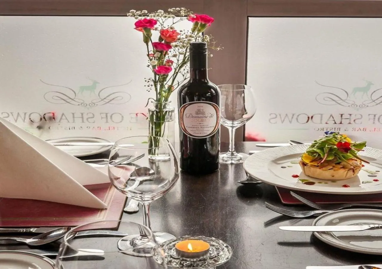 Restaurant/places to eat in Lake of Shadows Hotel