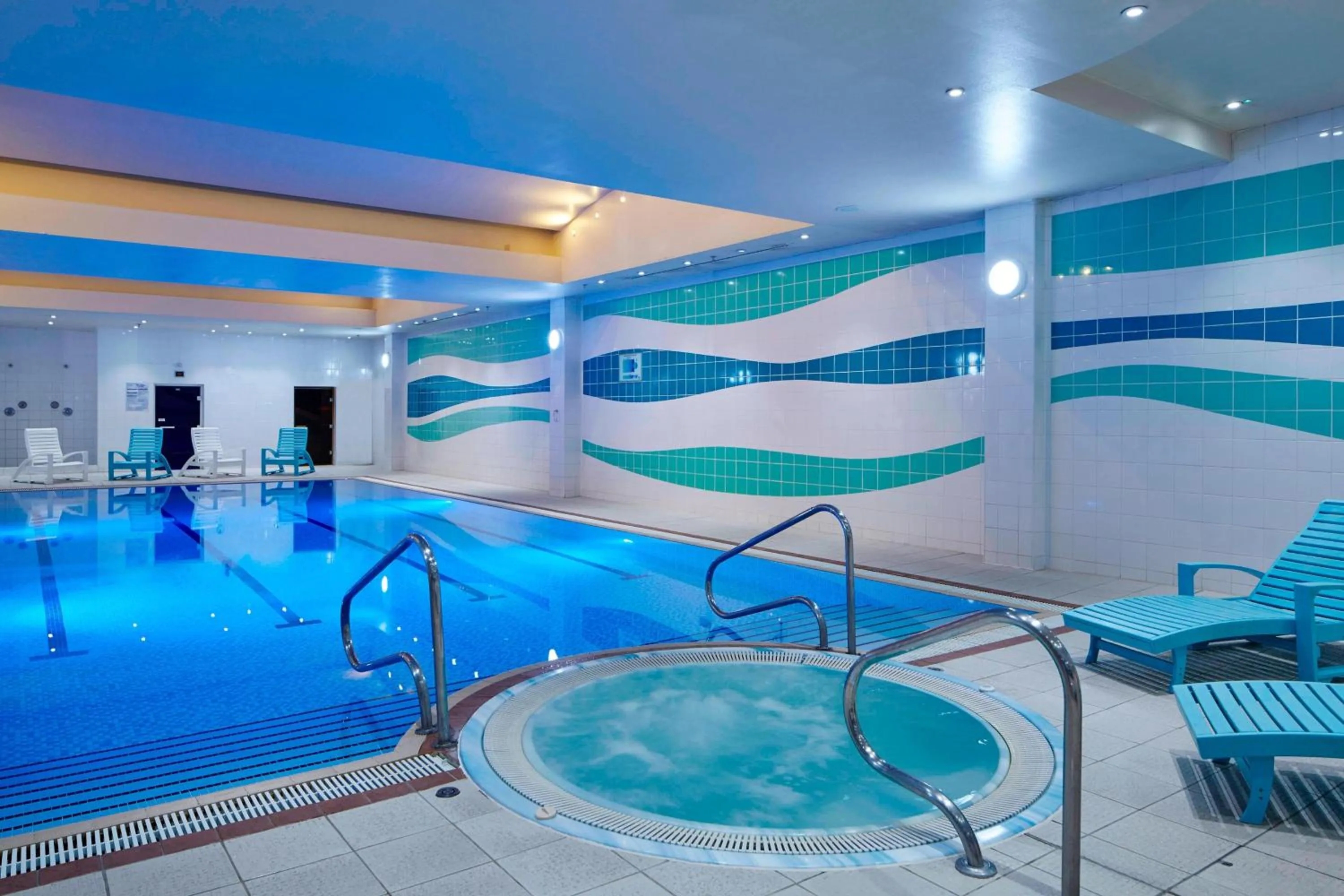 Swimming pool in London Heathrow Marriott Hotel