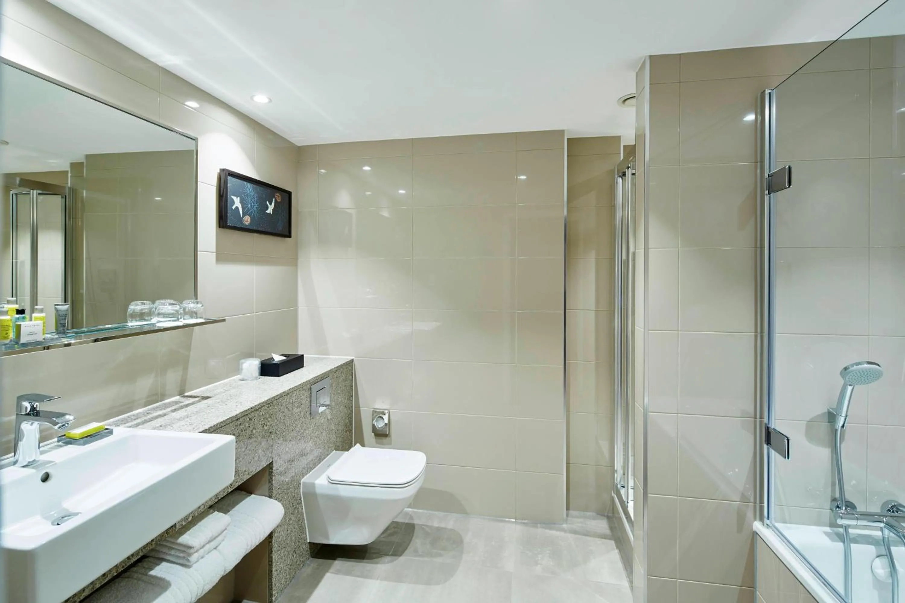 Bathroom in London Heathrow Marriott Hotel