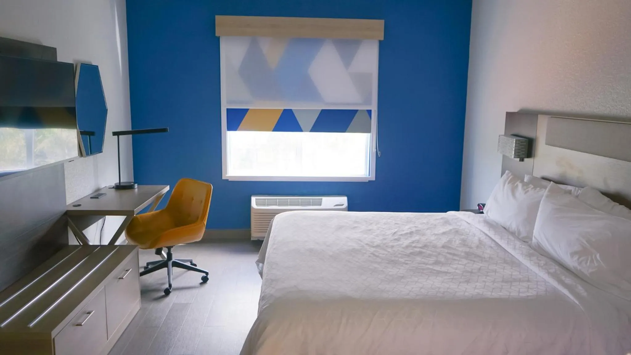 Photo of the whole room, Bed in Holiday Inn Express & Suites Lakeland North I-4 by IHG