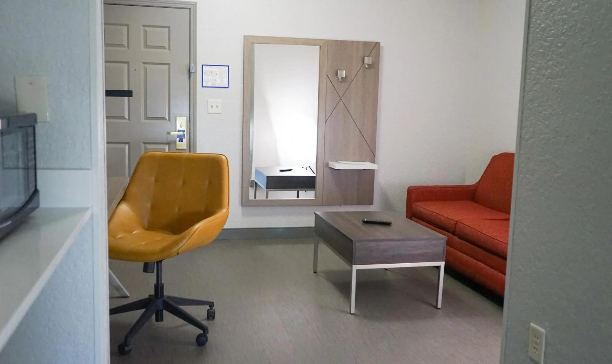 Photo of the whole room in Holiday Inn Express & Suites Lakeland North I-4 by IHG