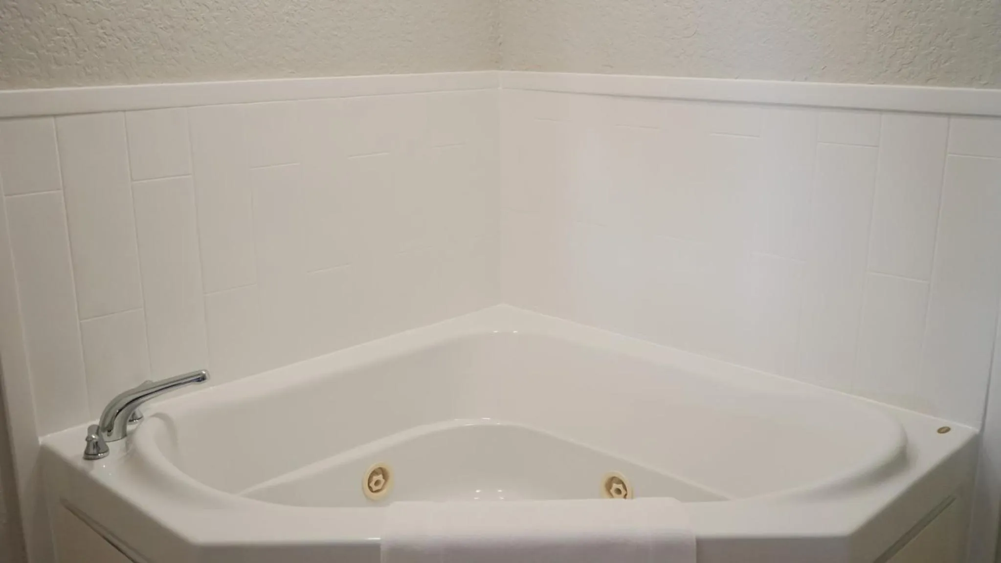 Photo of the whole room in Holiday Inn Express & Suites Lakeland North I-4 by IHG