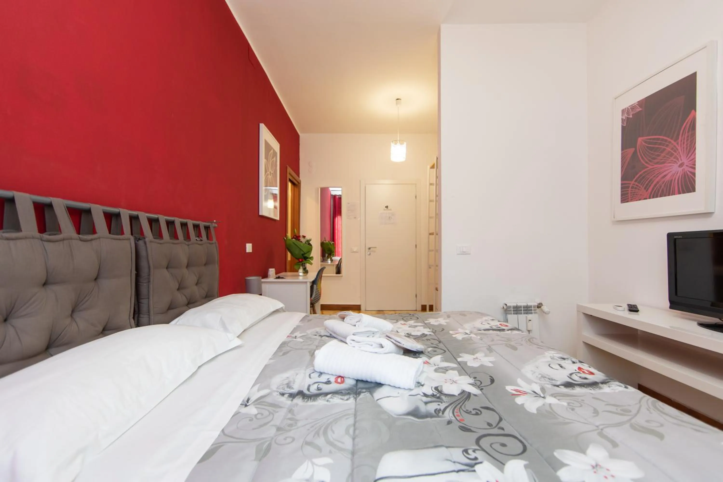 Photo of the whole room, Bed in L'Imperiale RomaTrastevere