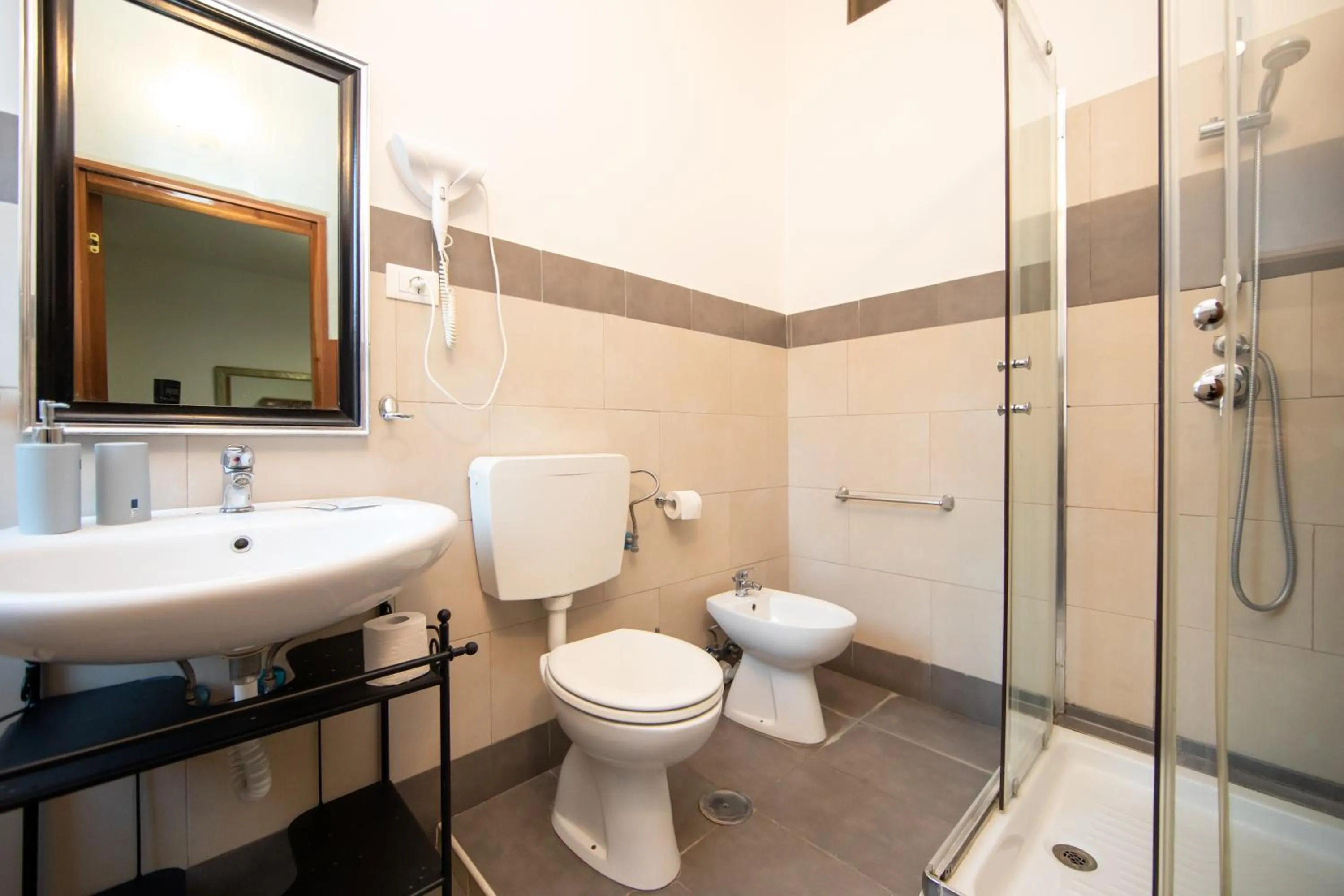 Bathroom in L'Imperiale RomaTrastevere