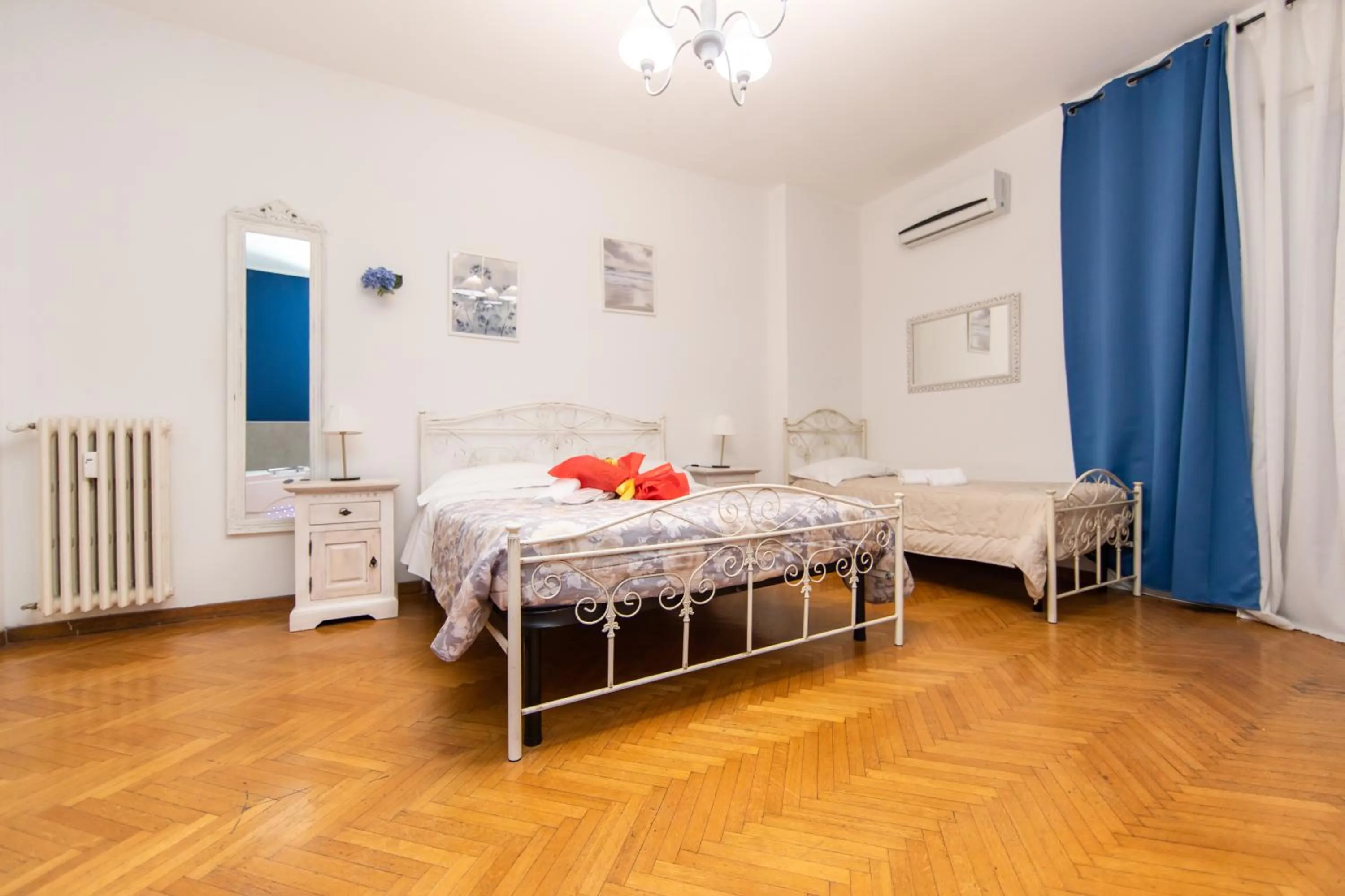 Photo of the whole room, Bed in L'Imperiale RomaTrastevere