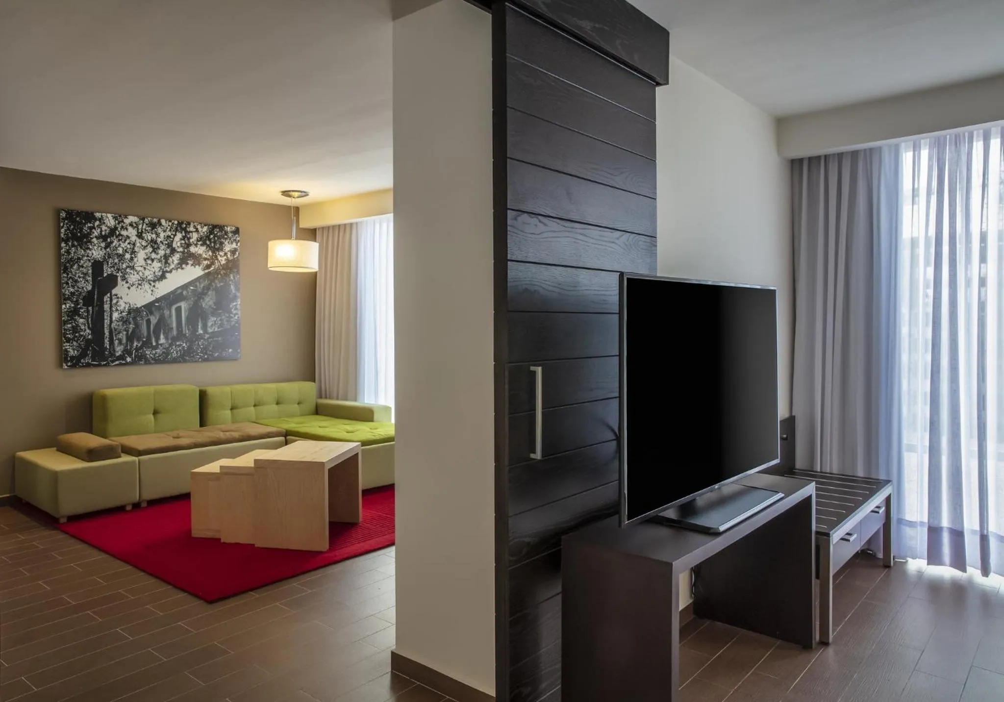 Photo of the whole room, Bed in Fiesta Inn Express Queretaro Constituyentes