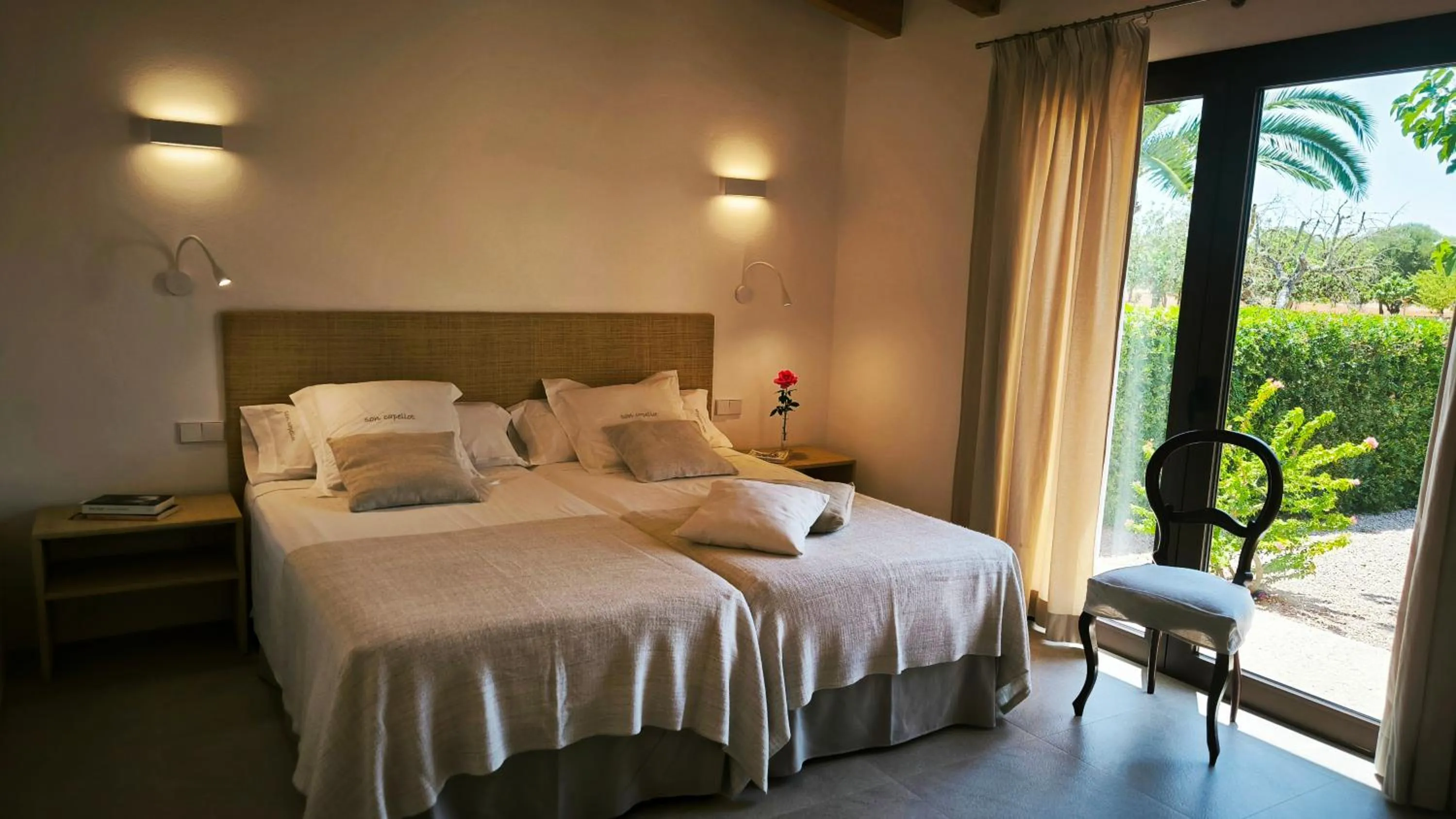 Bedroom, Bed in son capellot