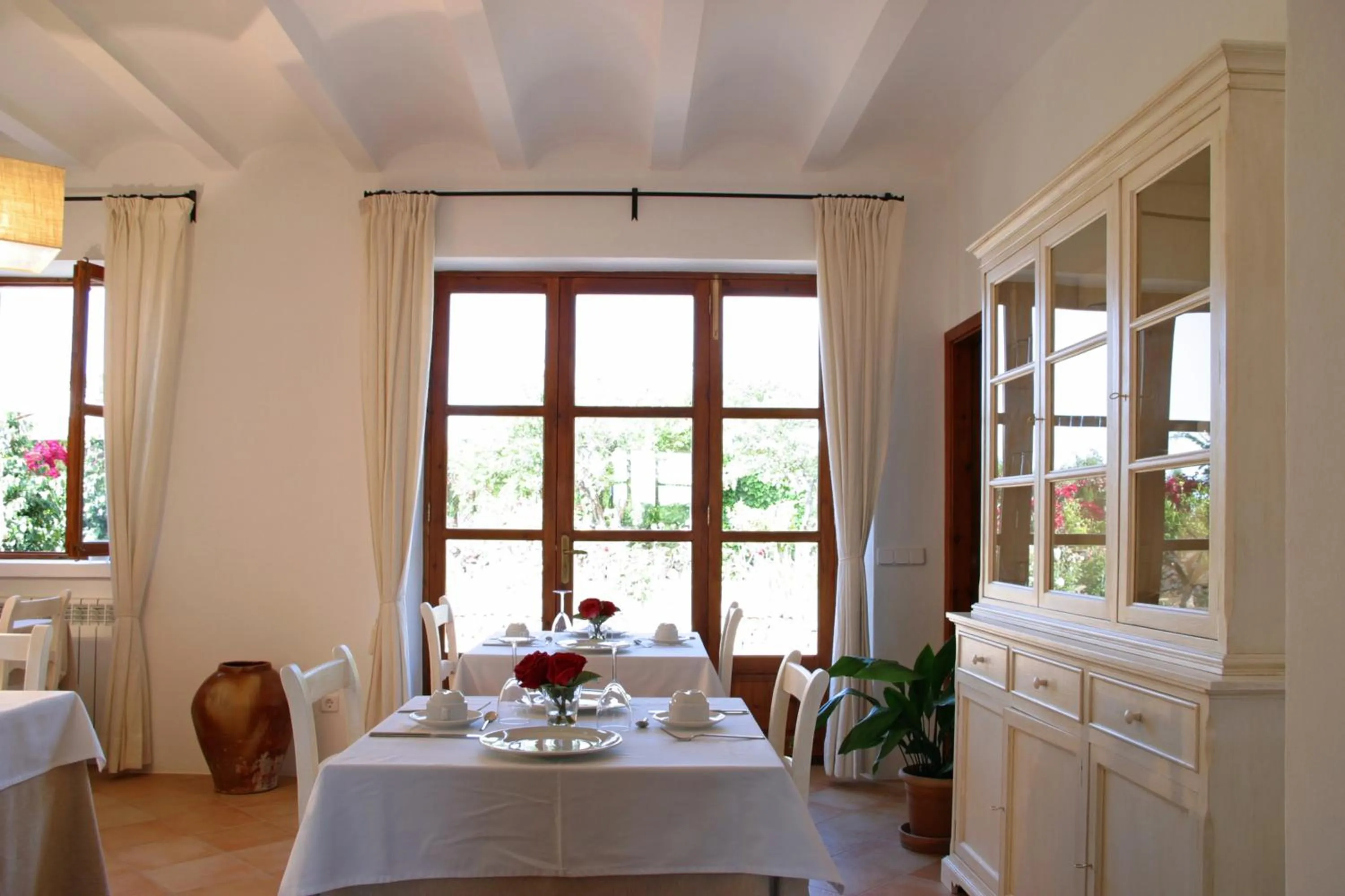 Dining area in son capellot