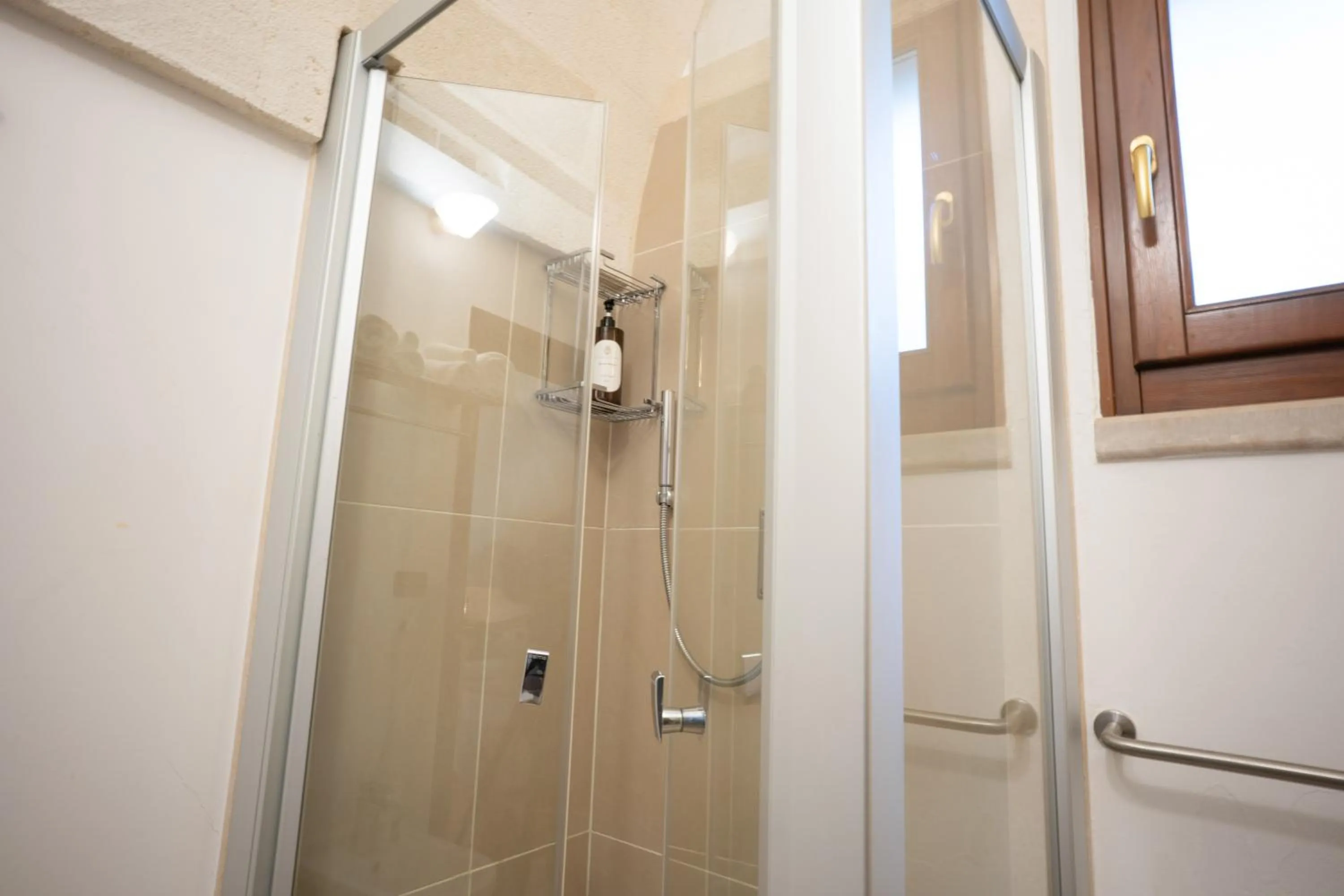 Shower in Masseria Le Lamie