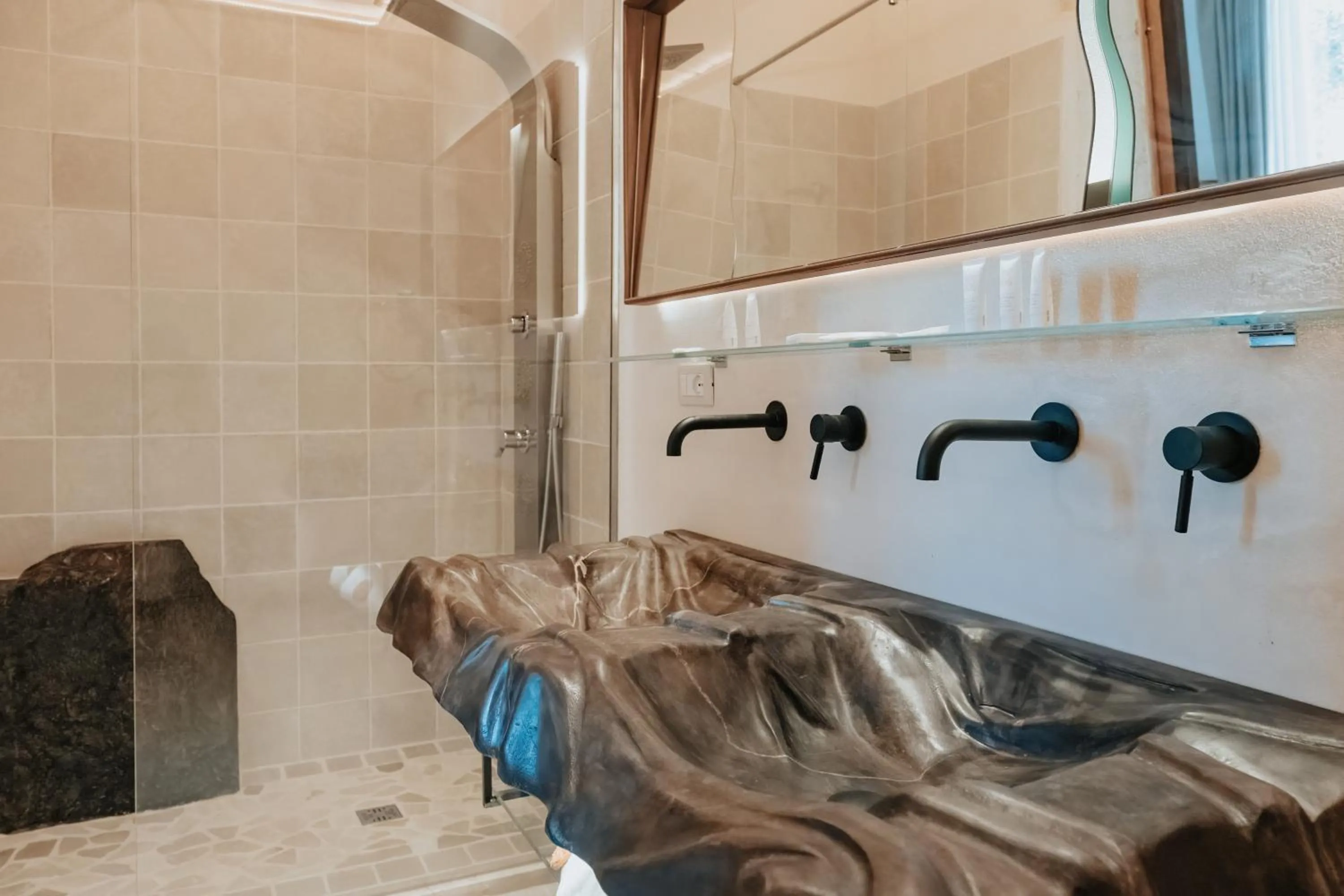 Bathroom in Masseria Le Lamie