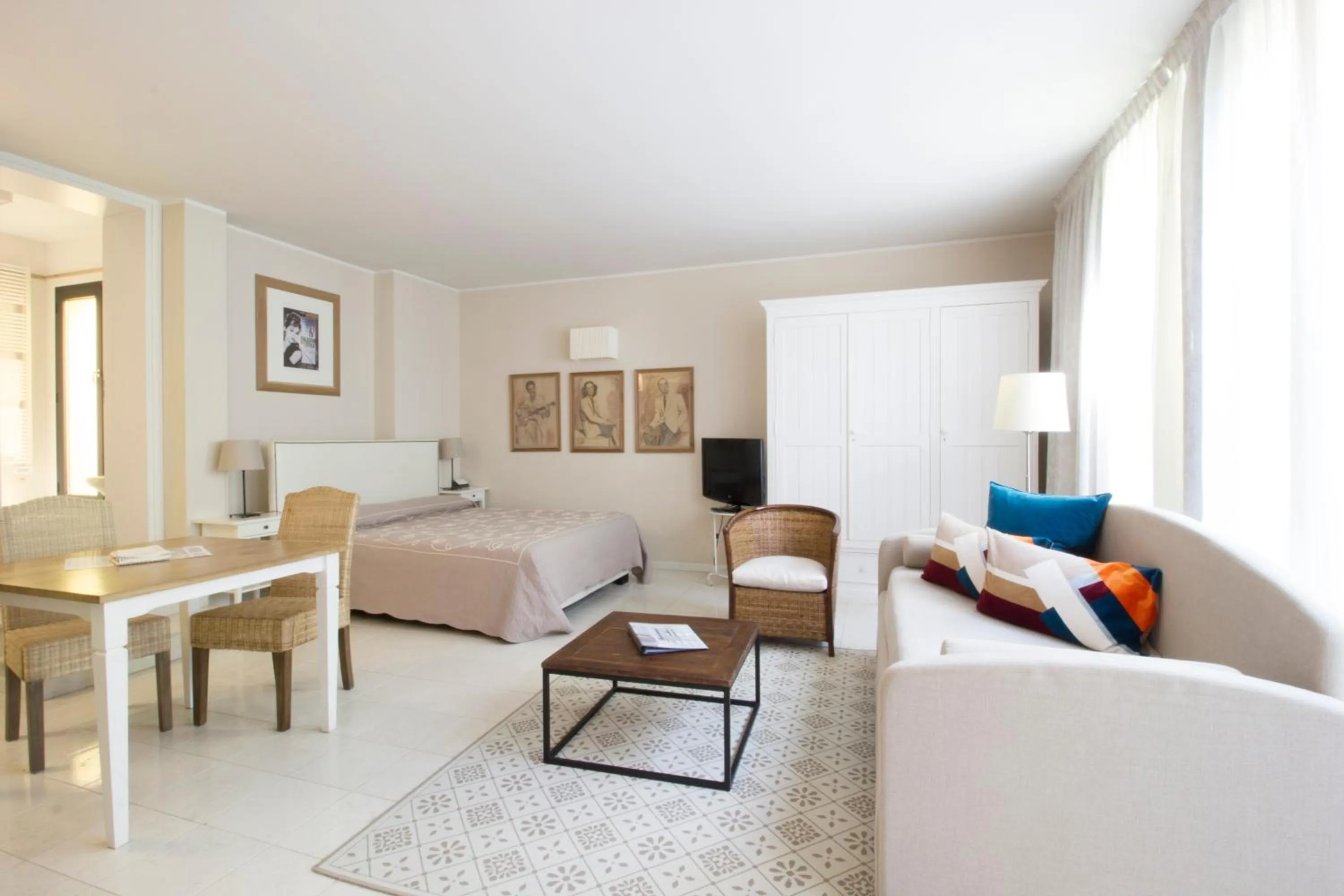 Photo of the whole room, Bed in Adriano Residence