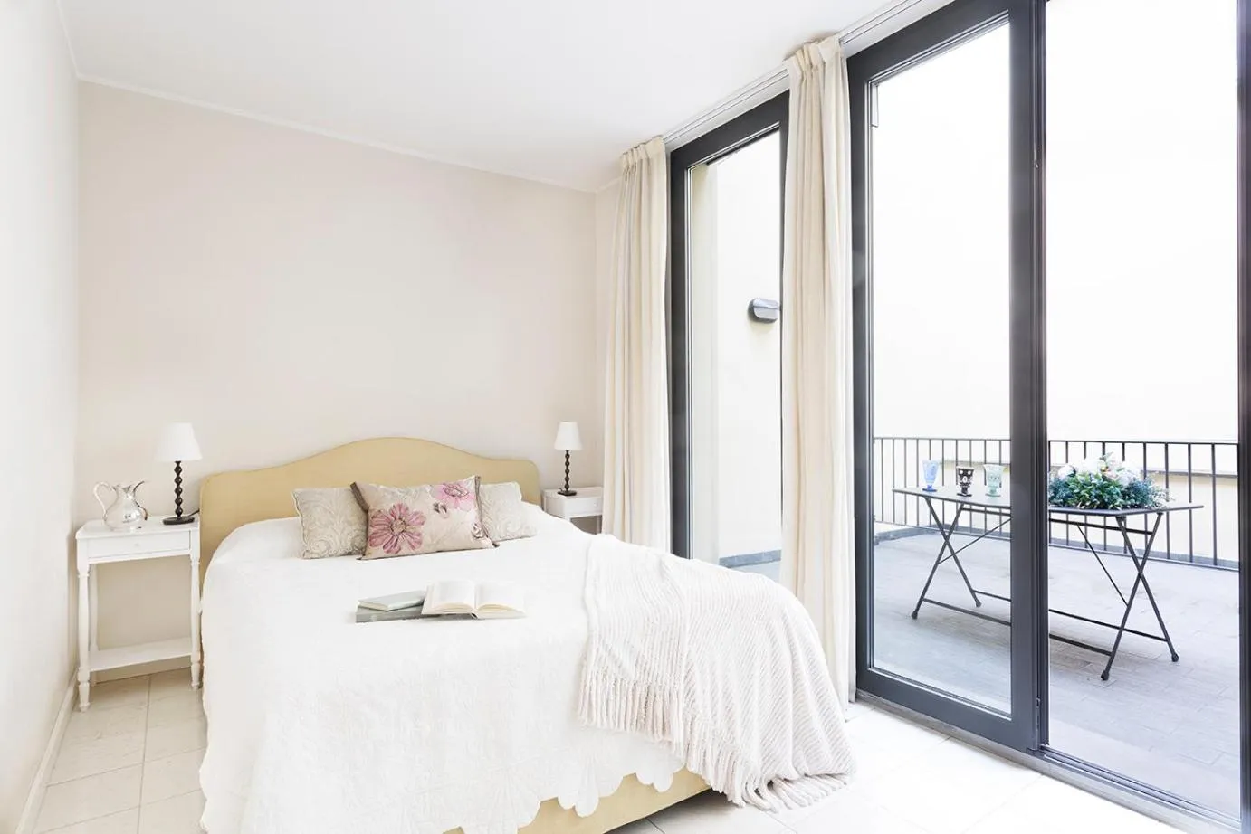 Bed in Adriano Residence